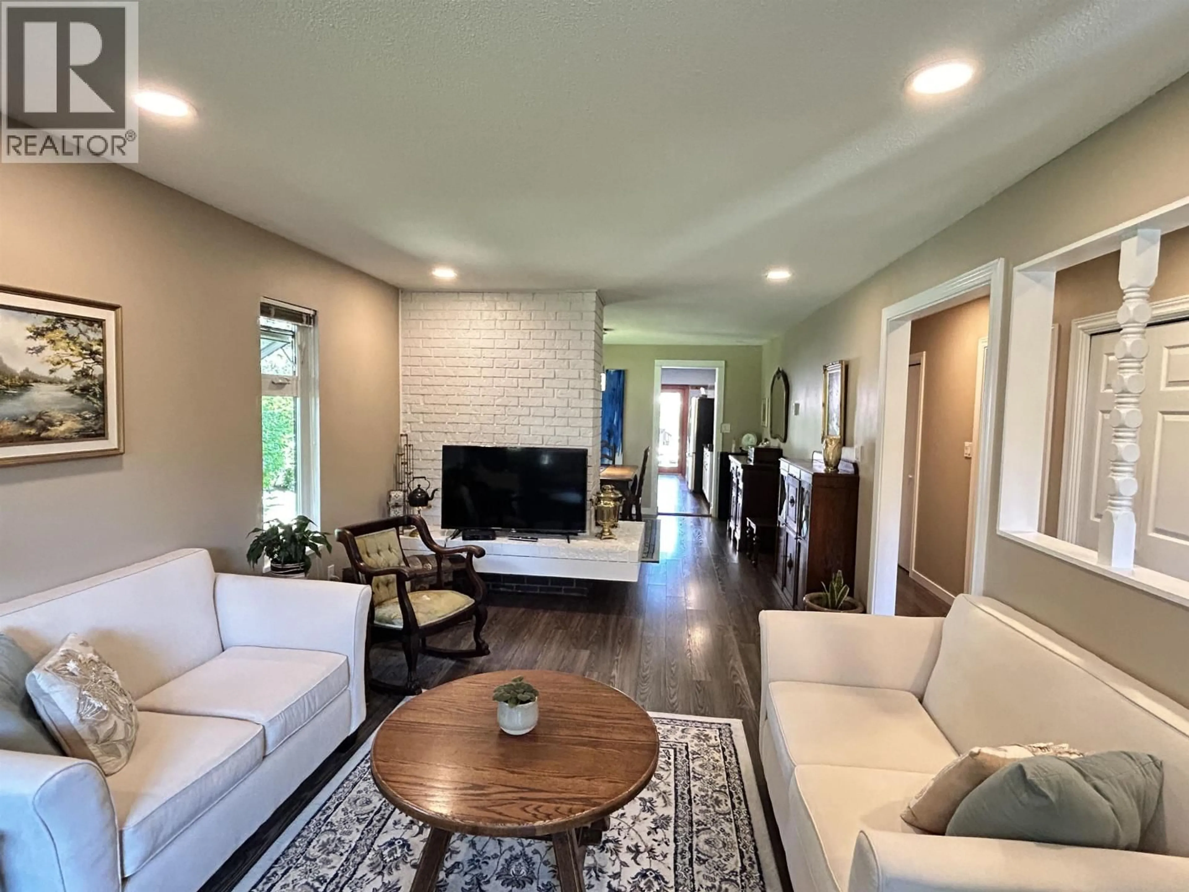 Living room with furniture, unknown for 1798 GARDEN AVENUE, North Vancouver British Columbia V7P3A7