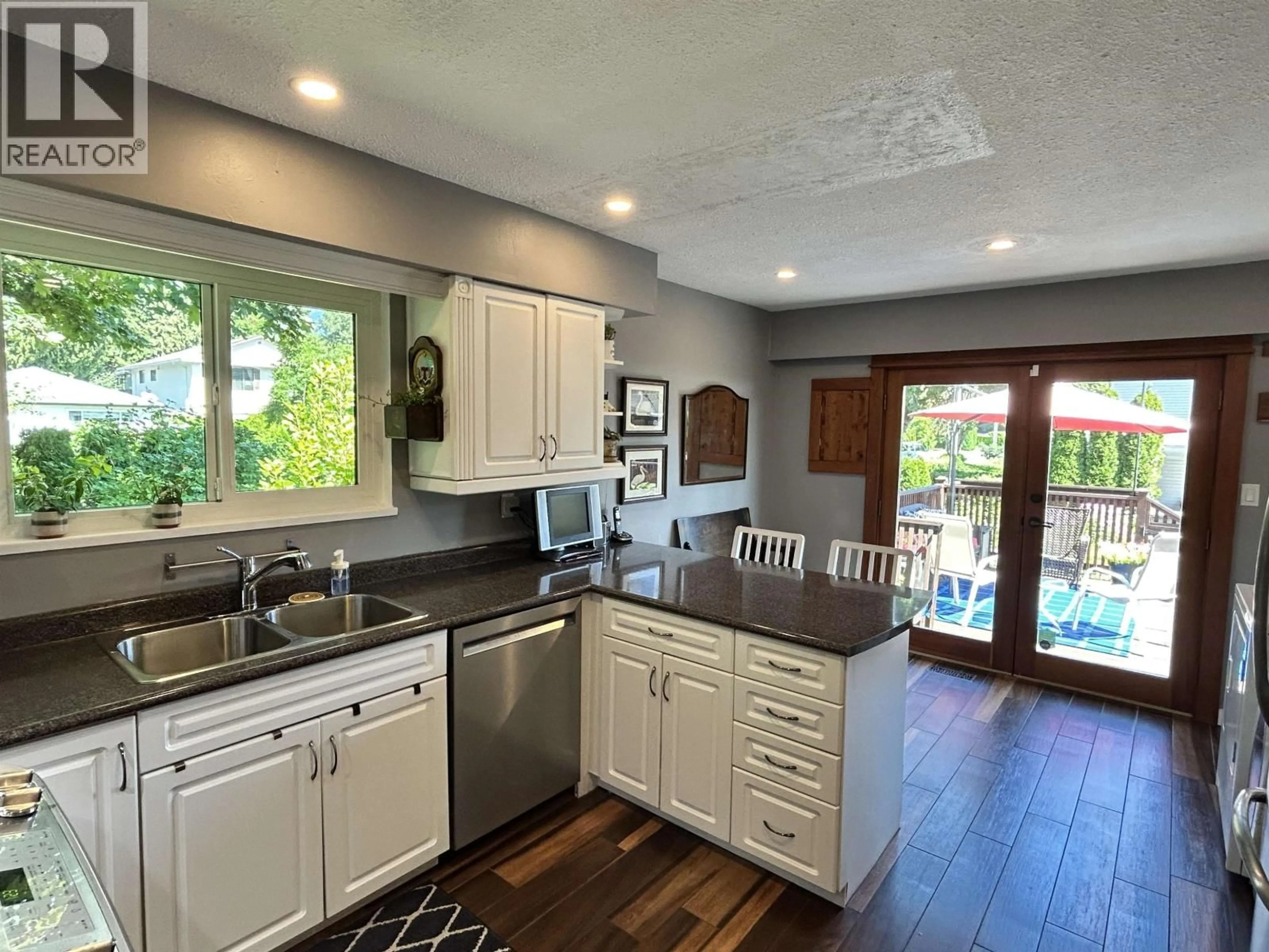 Open concept kitchen, unknown for 1798 GARDEN AVENUE, North Vancouver British Columbia V7P3A7