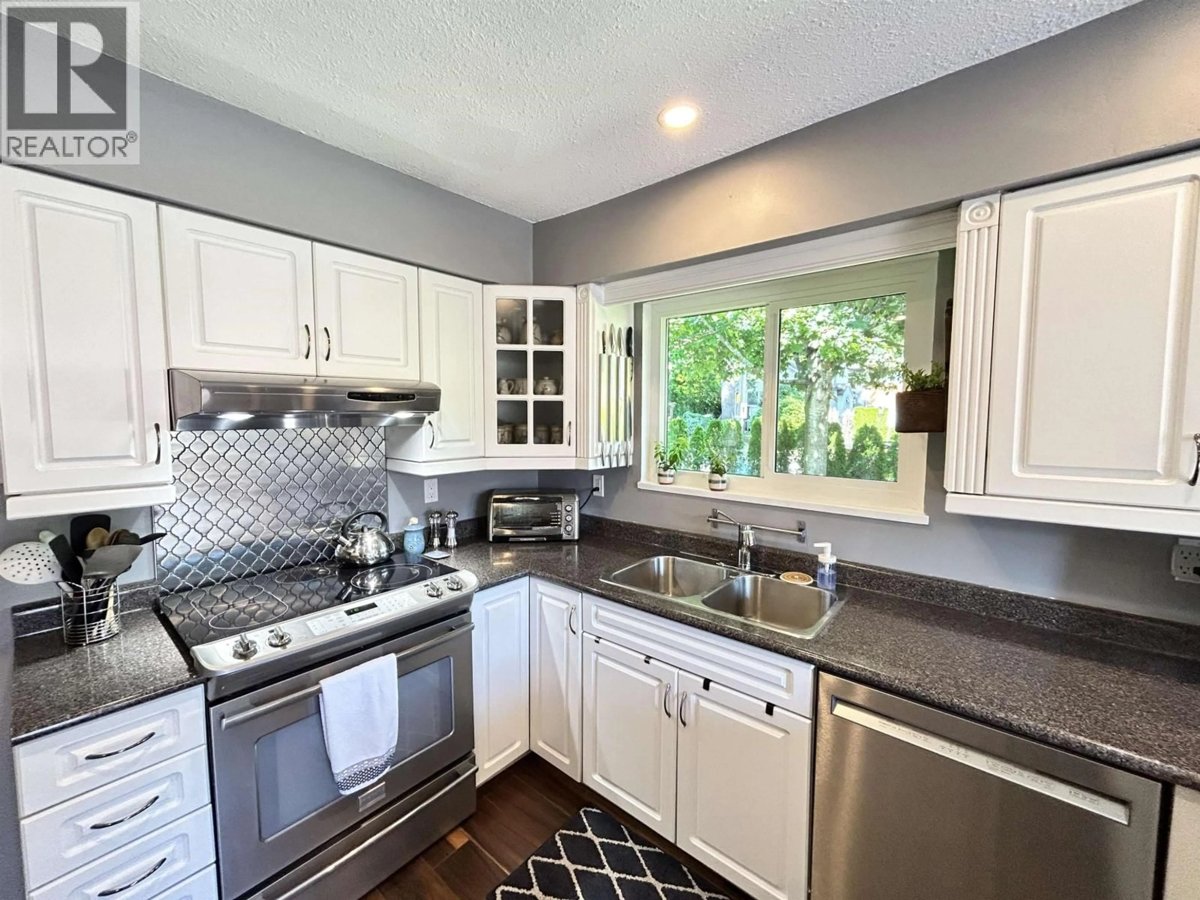 Unknown for 1798 GARDEN AVENUE, North Vancouver British Columbia V7P3A7