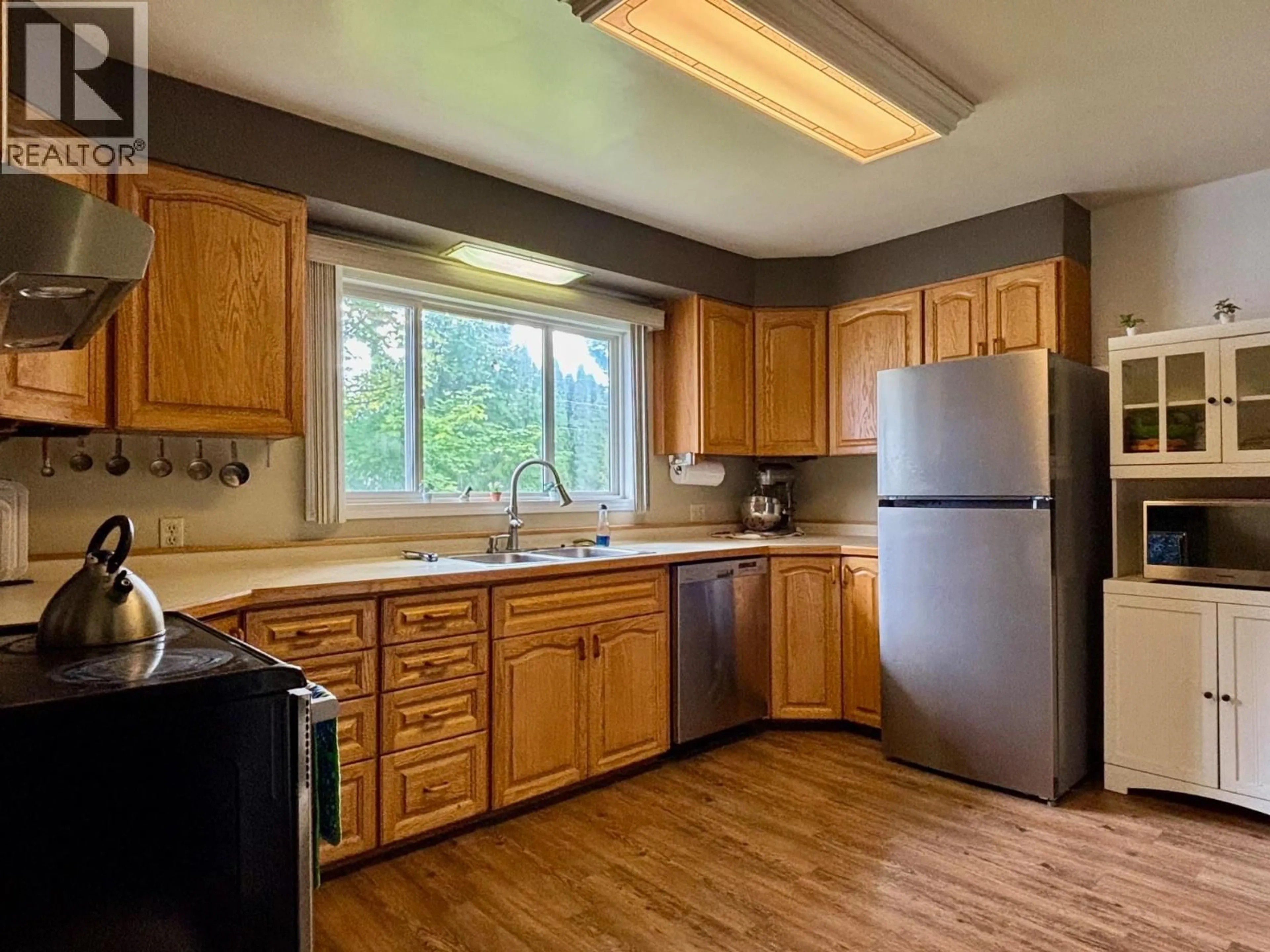 Standard kitchen, wood/laminate floor for 4816 DAVIS AVENUE, Terrace British Columbia V8G1Y3