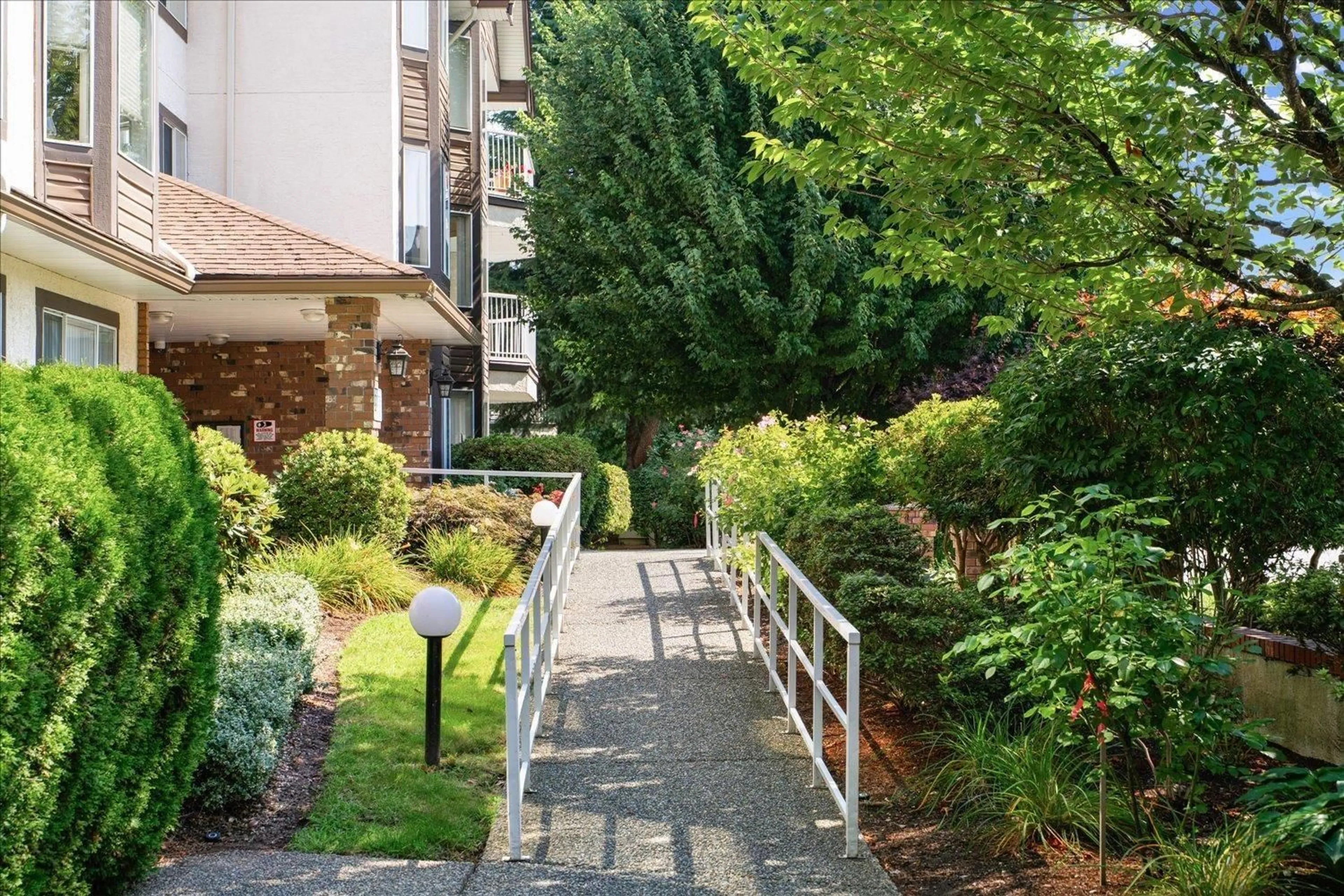 Patio, street for 308 - 33375 MAYFAIR, Abbotsford British Columbia V2S1P4