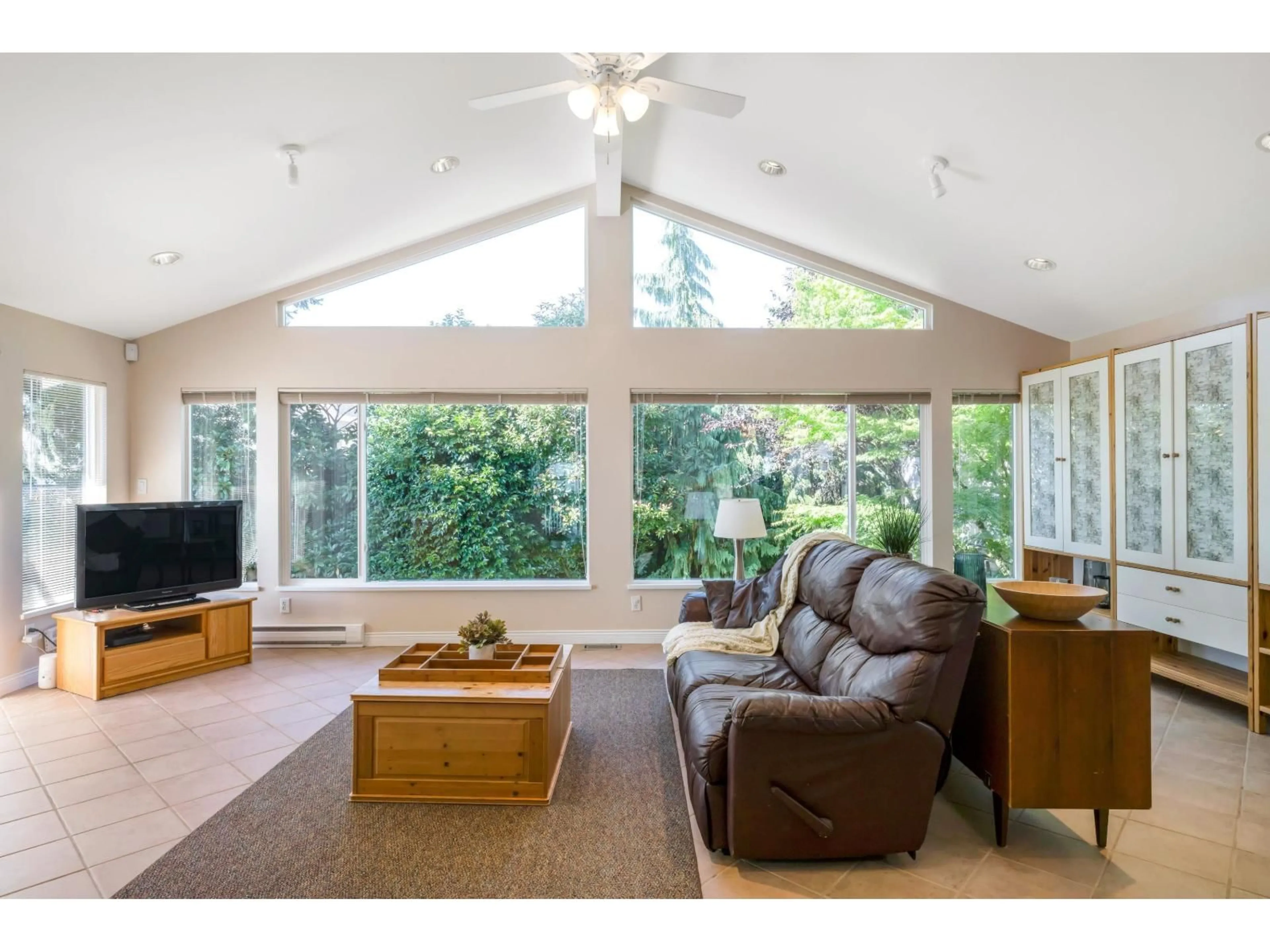 Living room with furniture, wood/laminate floor for 10601 HERMOSA, Delta British Columbia V4C6S8