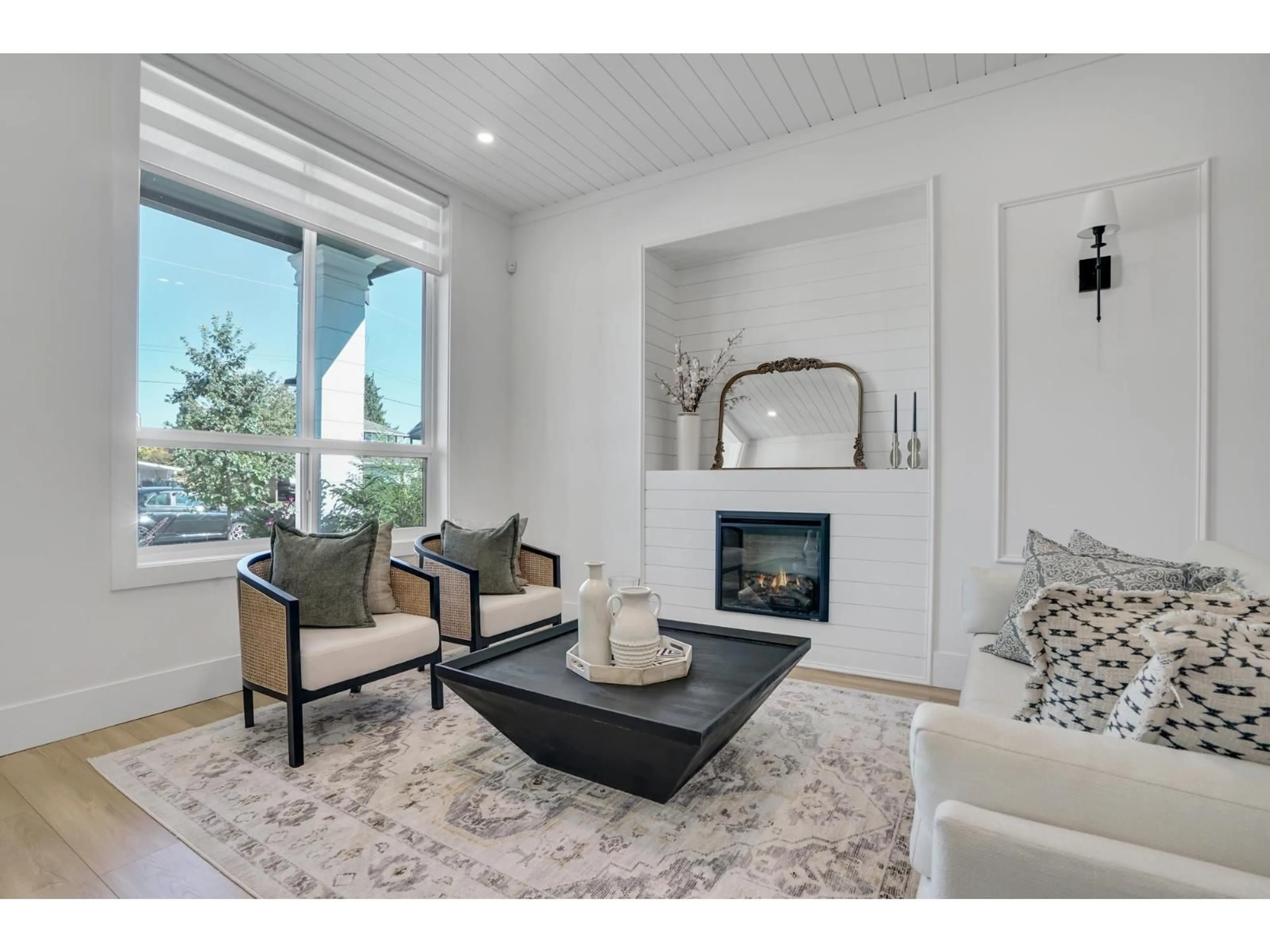 Living room with furniture, unknown for 6175 170, Surrey British Columbia V3S3Y7