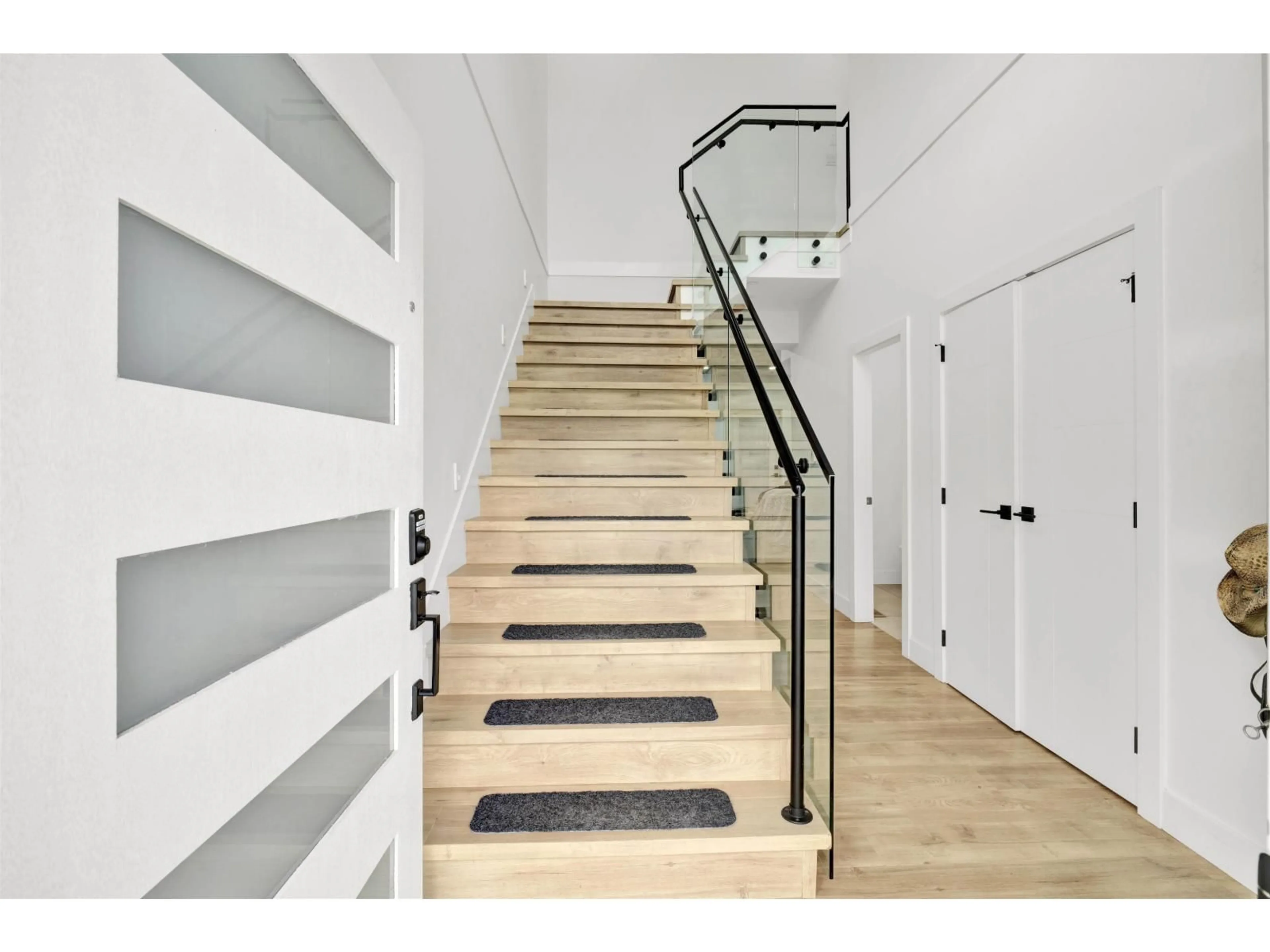 Stairs for 36665 CARL CREEK, Abbotsford British Columbia V3G0H4