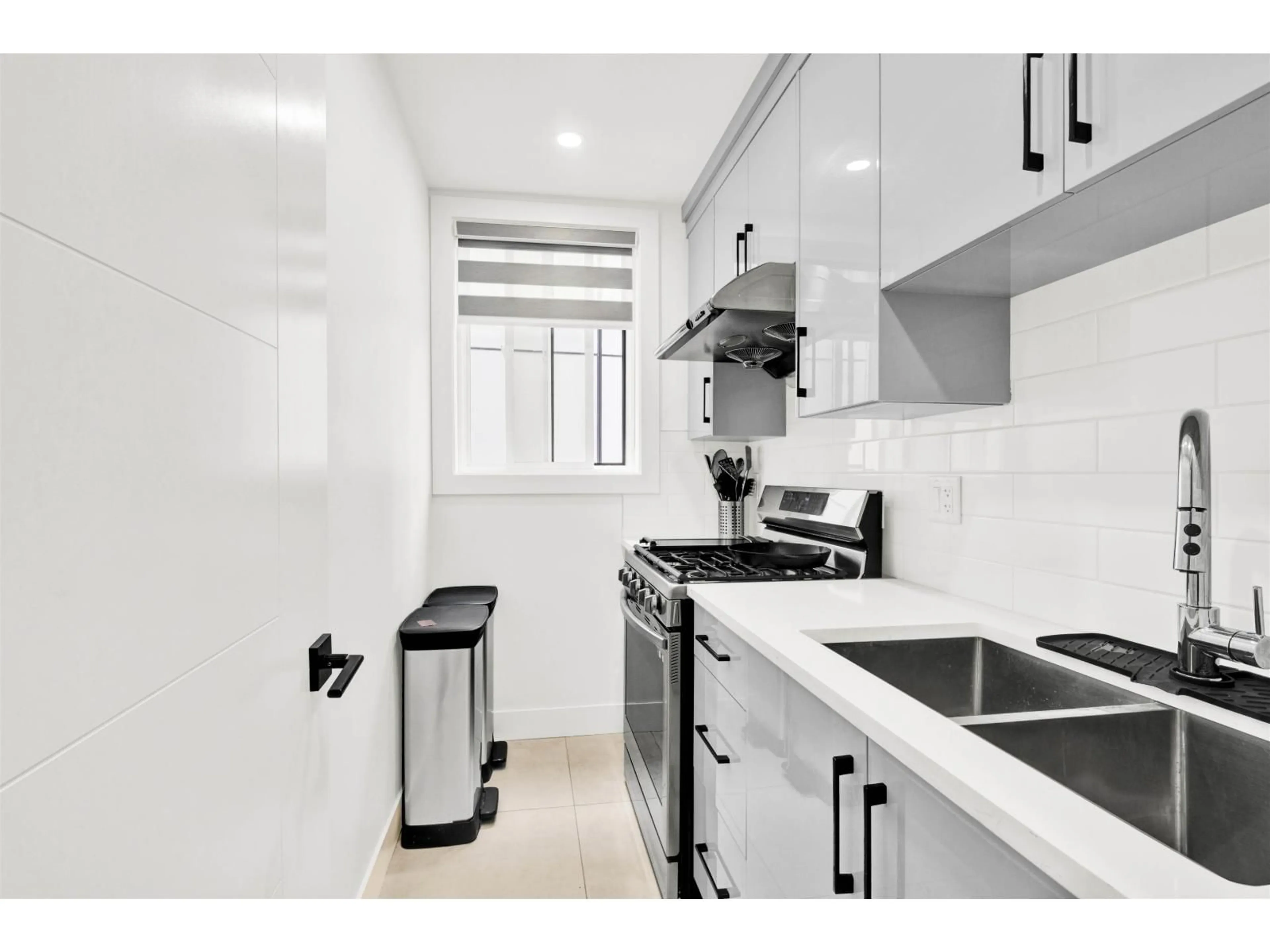 Standard kitchen, unknown for 36665 CARL CREEK, Abbotsford British Columbia V3G0H4