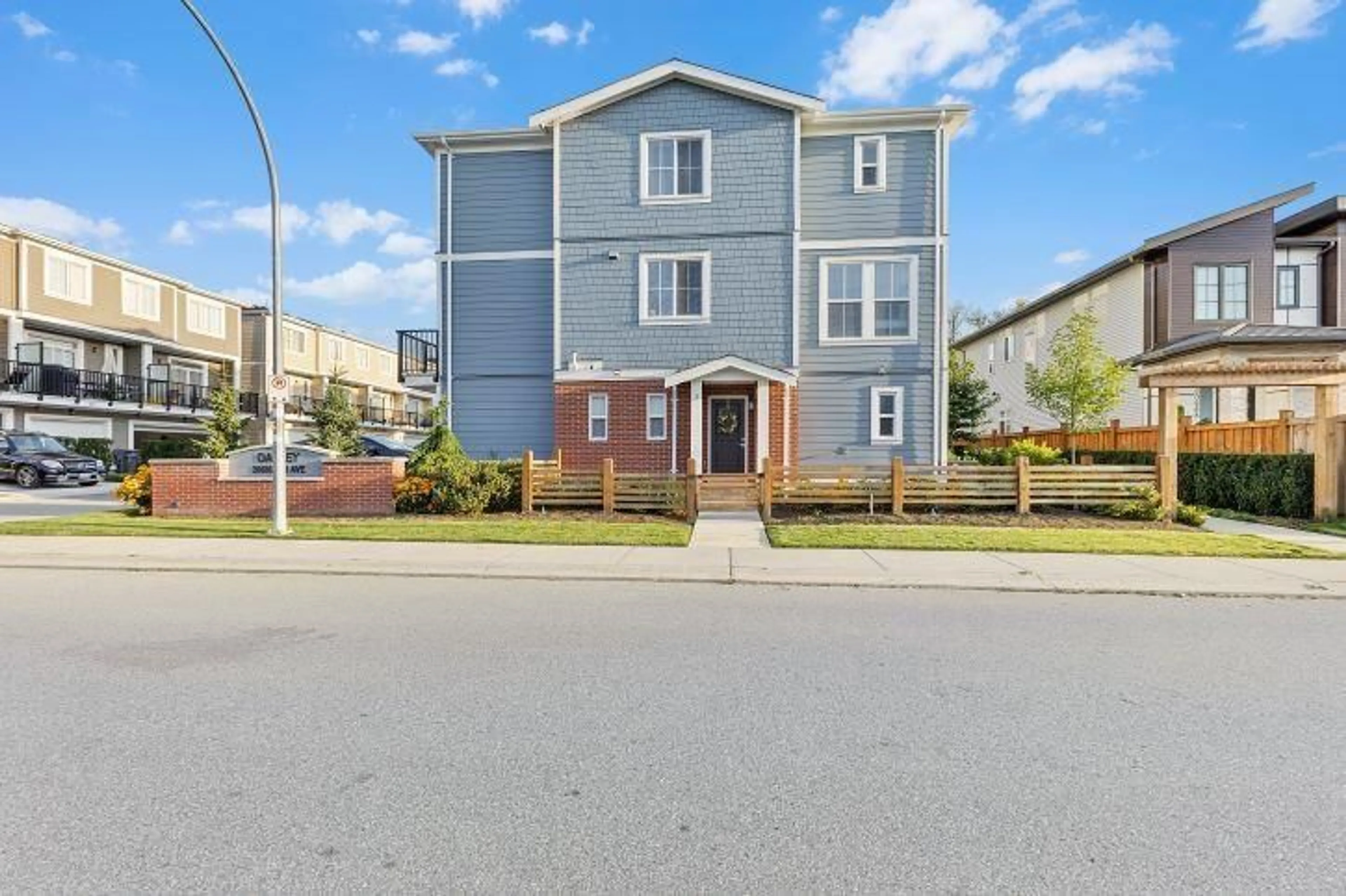Home with vinyl exterior material, street for 1 - 20680 76B, Langley British Columbia V2Y4L2