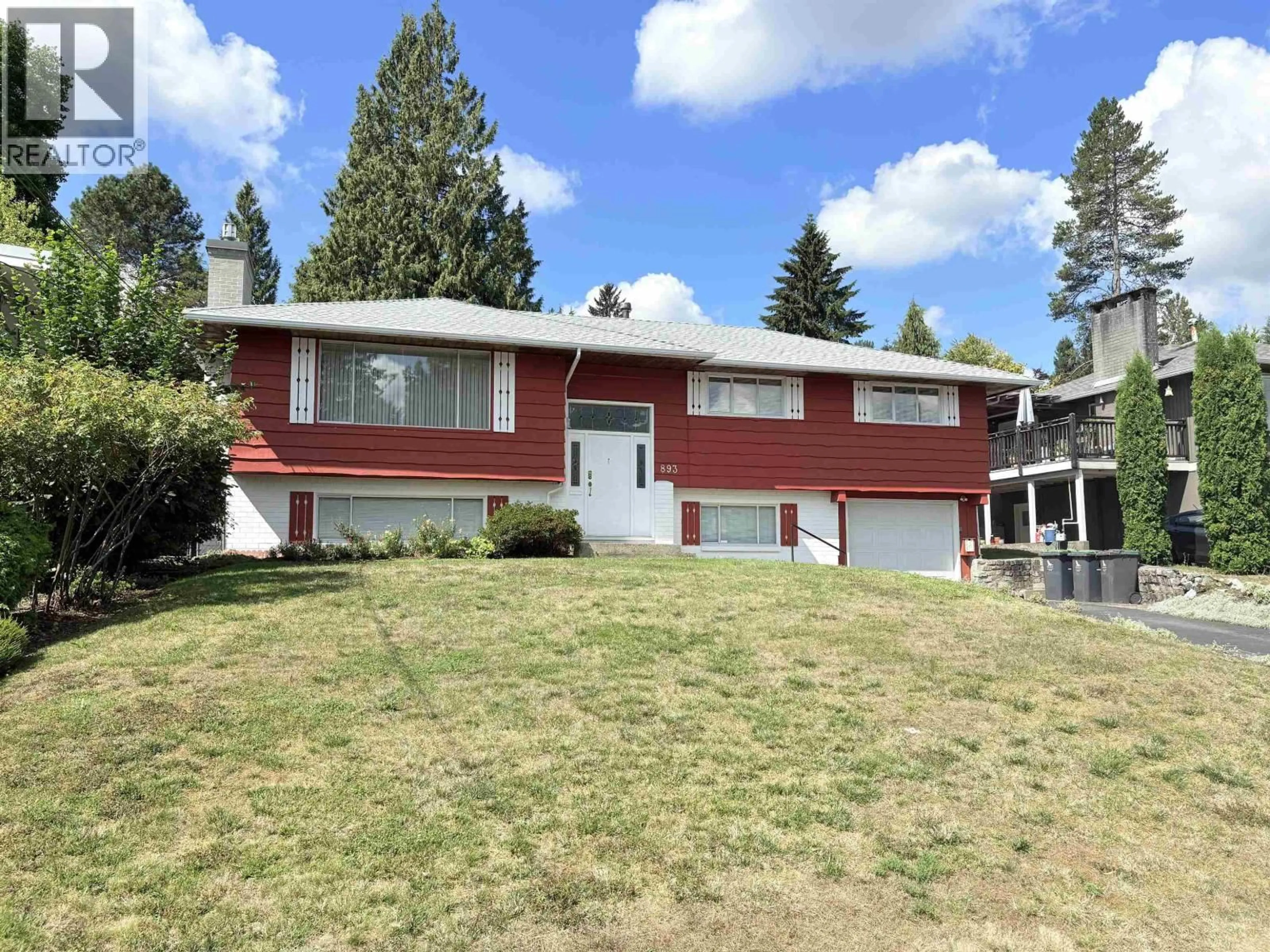 Home with vinyl exterior material, unknown for 893 HUNTINGDON CRESCENT, North Vancouver British Columbia V7G1M4