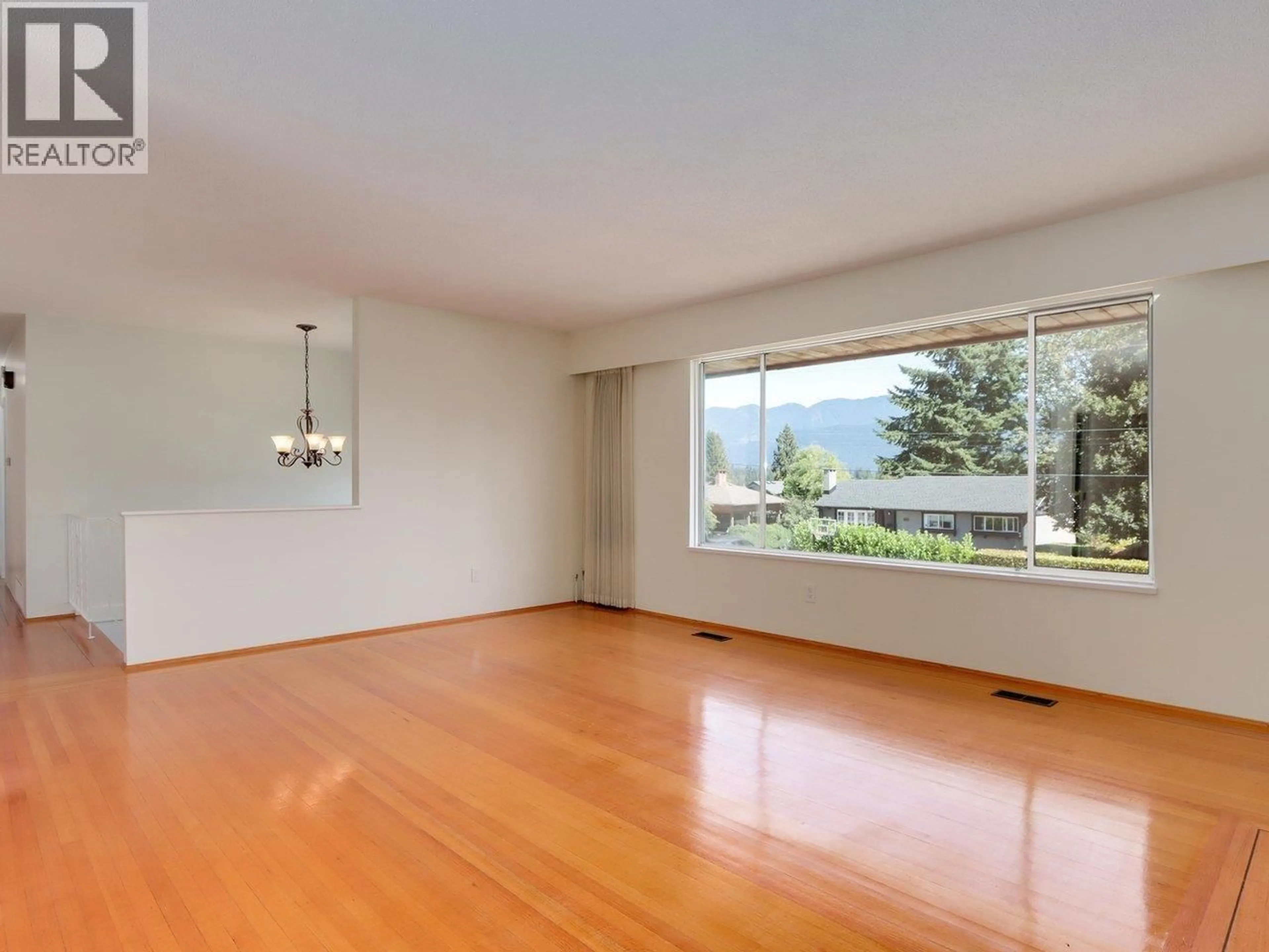 A pic of a room for 893 HUNTINGDON CRESCENT, North Vancouver British Columbia V7G1M4