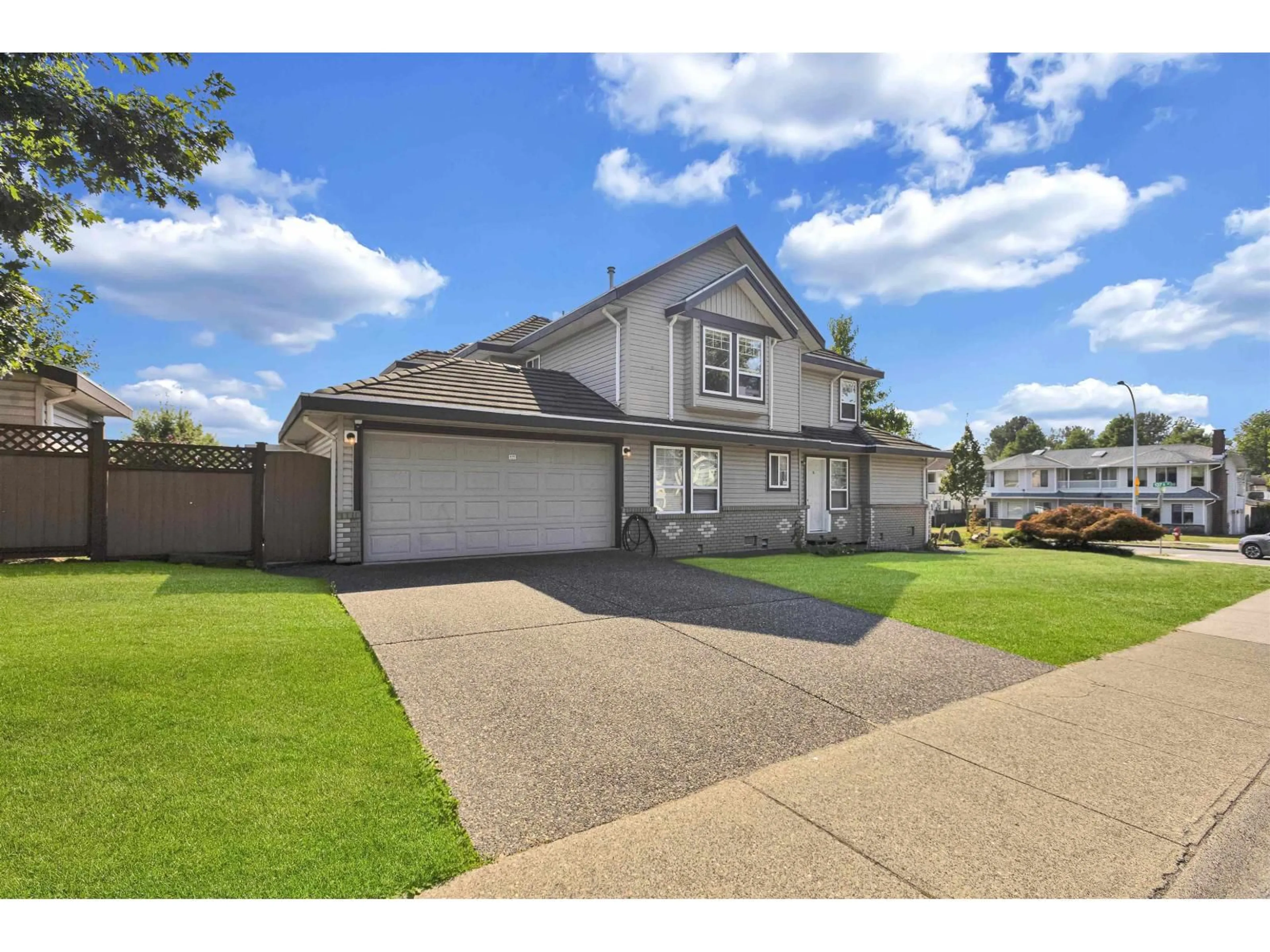 A pic from outside/outdoor area/front of a property/back of a property/a pic from drone, street for 9086 137A, Surrey British Columbia V3V7N6