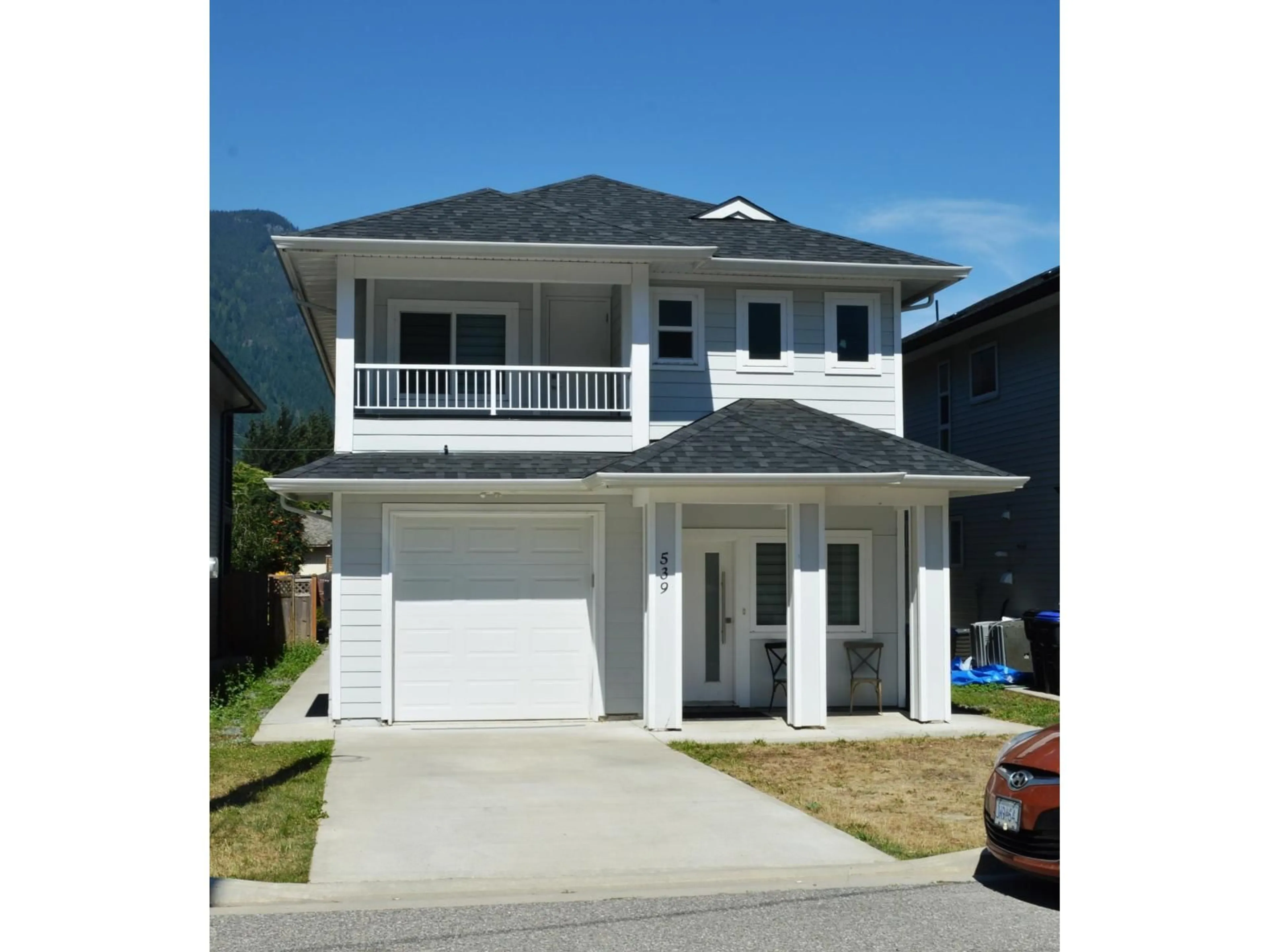 Home with vinyl exterior material, street for 539 DOUGLAS STREET, Hope British Columbia V0X1L0