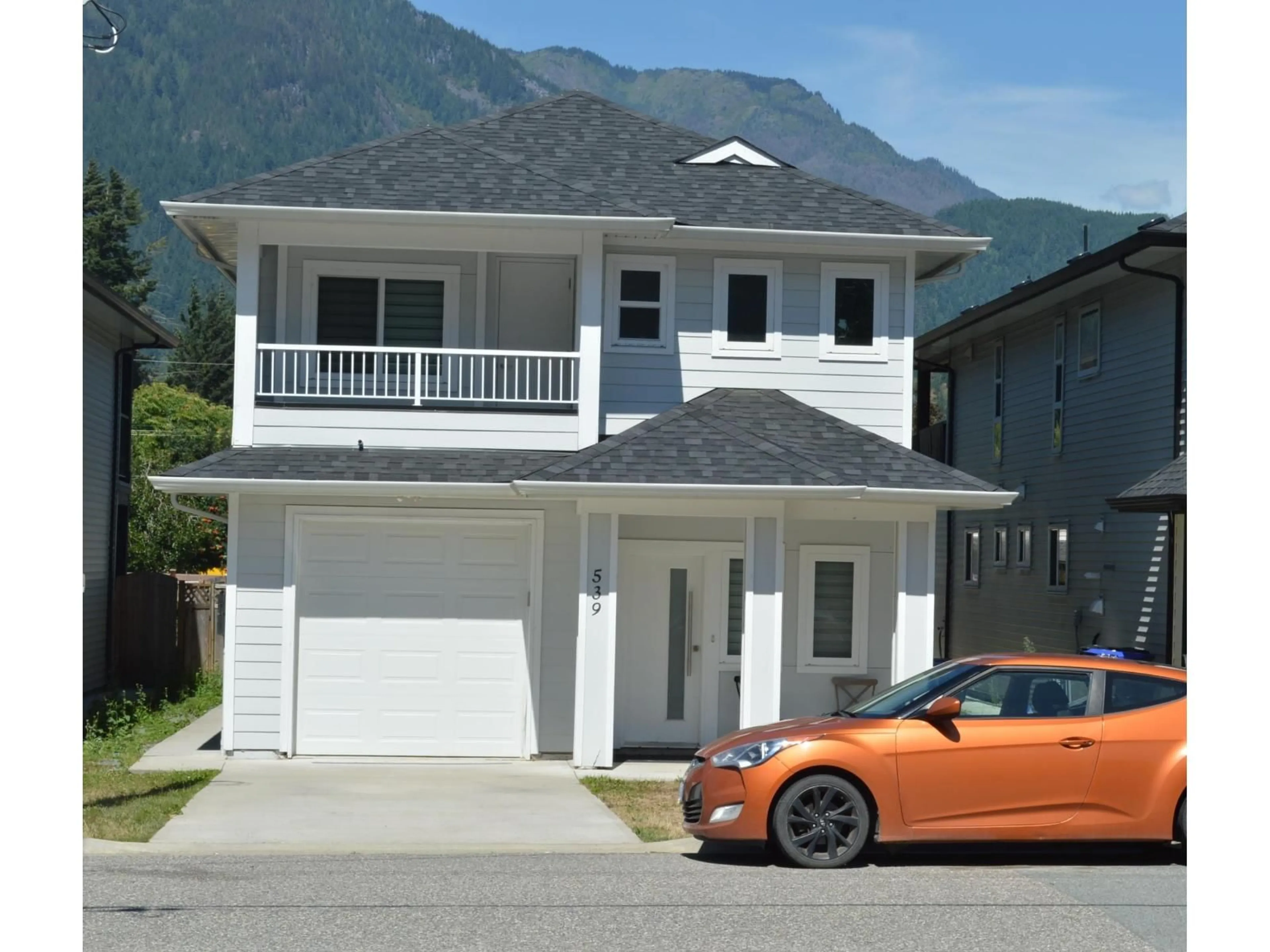 Home with vinyl exterior material, mountain view for 539 DOUGLAS STREET, Hope British Columbia V0X1L0