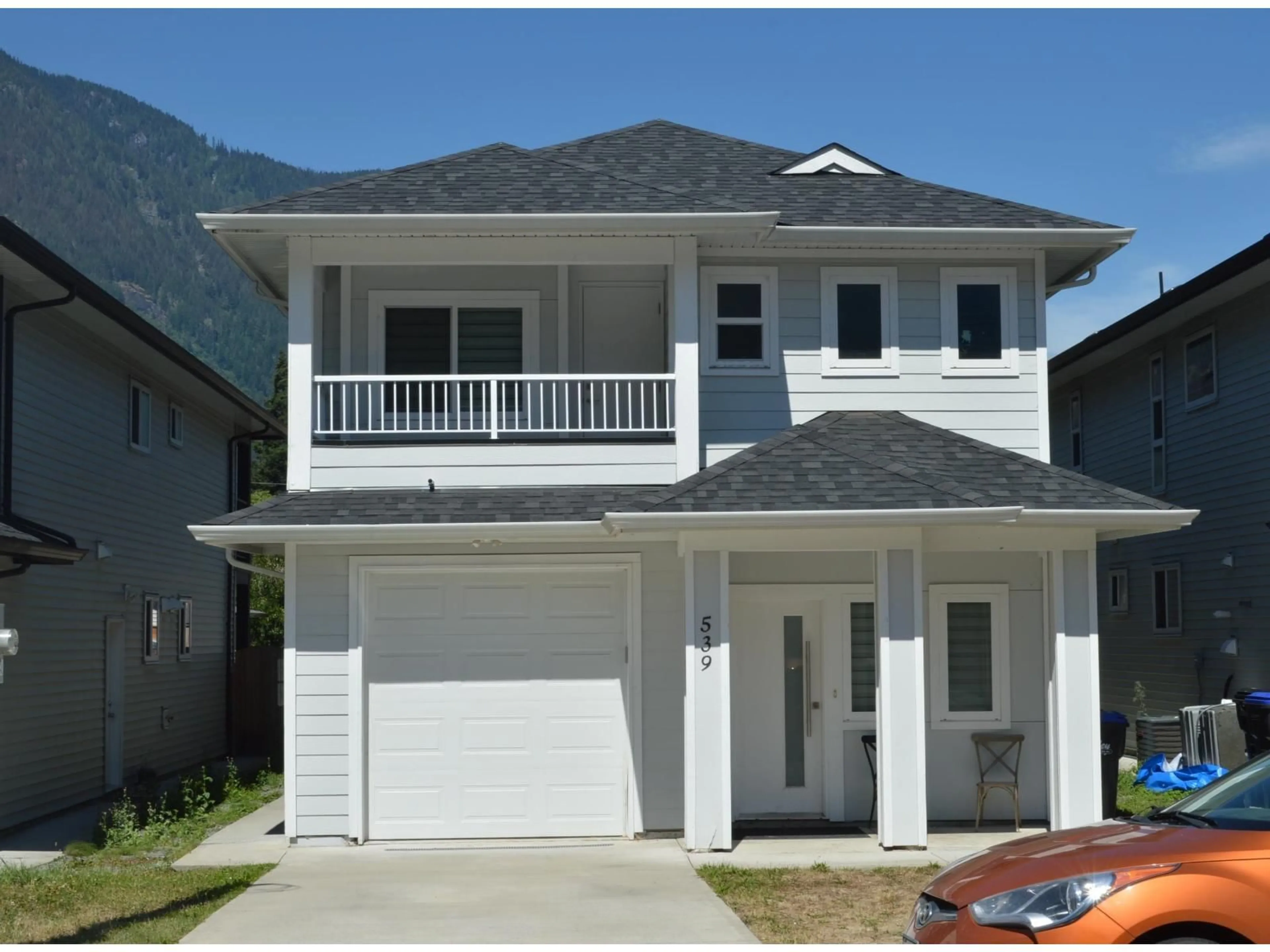 Home with vinyl exterior material, street for 539 DOUGLAS STREET, Hope British Columbia V0X1L0