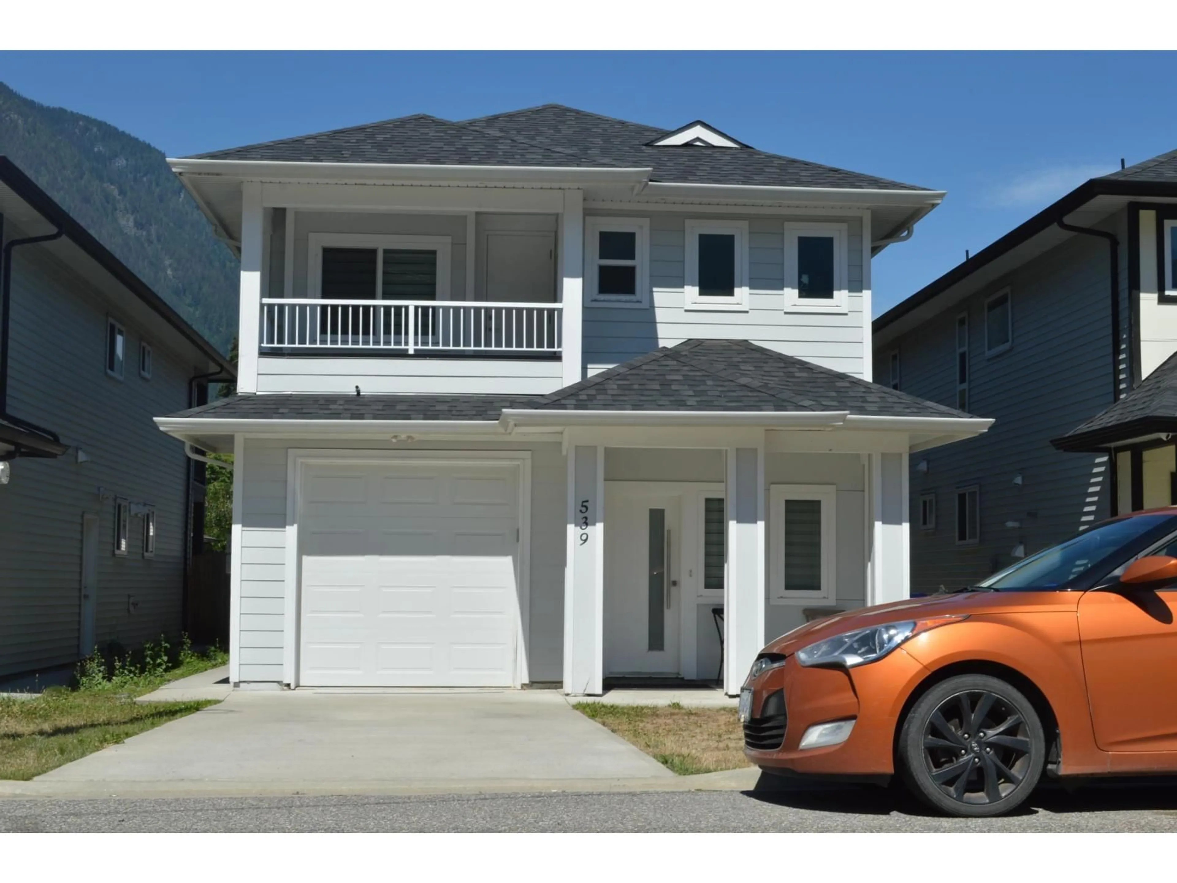 Home with vinyl exterior material, street for 539 DOUGLAS STREET, Hope British Columbia V0X1L0