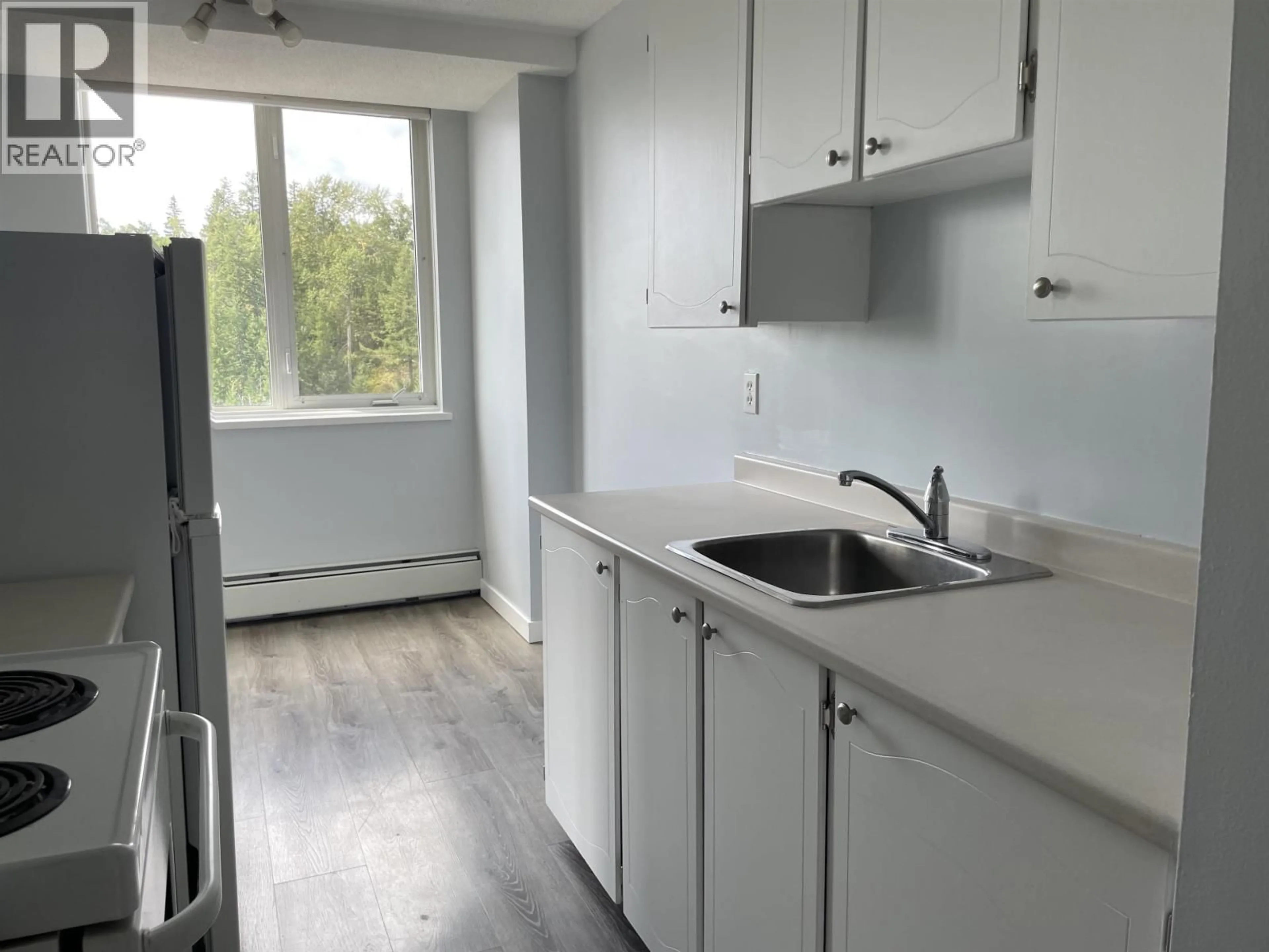 Standard kitchen, wood/laminate floor for 1204 - 1501 QUEENSWAY, Prince George British Columbia V2L1L5