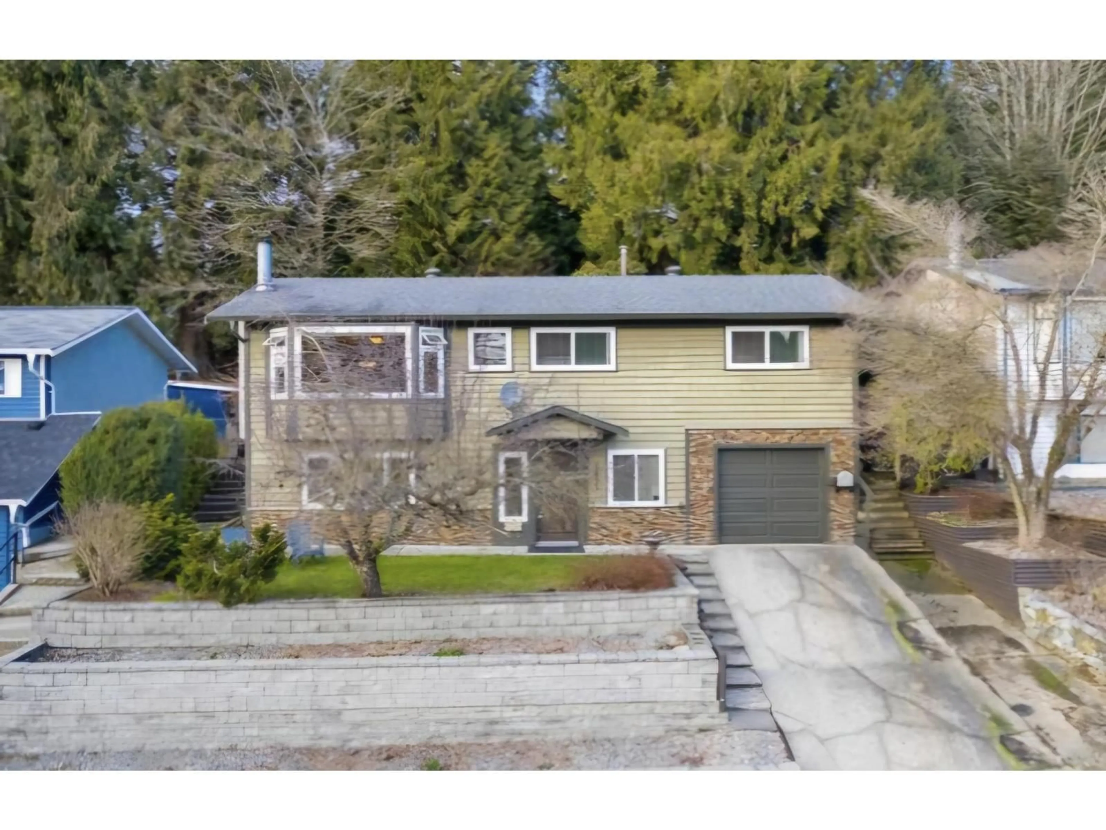 A pic from outside/outdoor area/front of a property/back of a property/a pic from drone, street for 8055 CARIBOU, Mission British Columbia V2V5R1