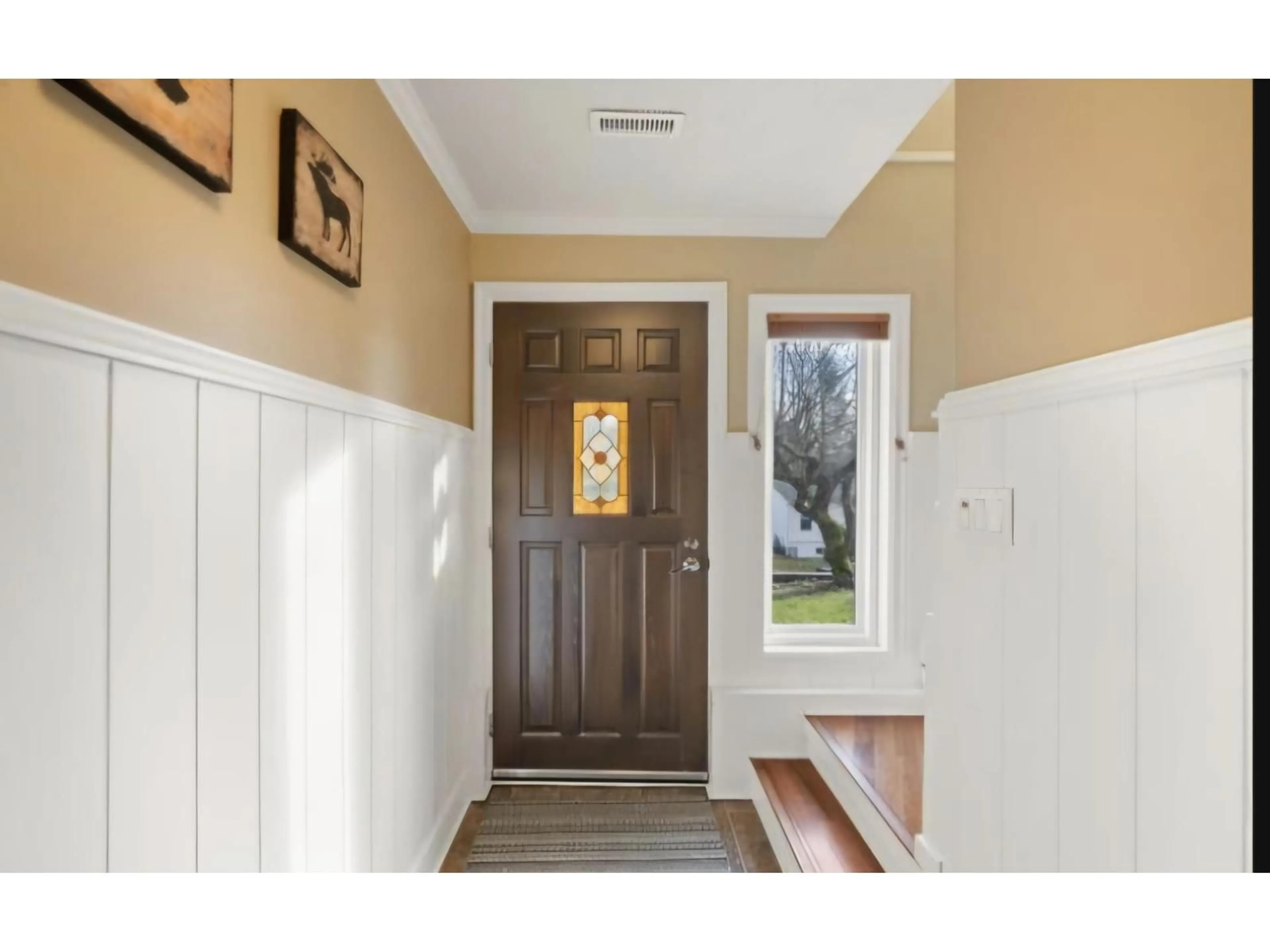 Indoor entryway for 8055 CARIBOU, Mission British Columbia V2V5R1