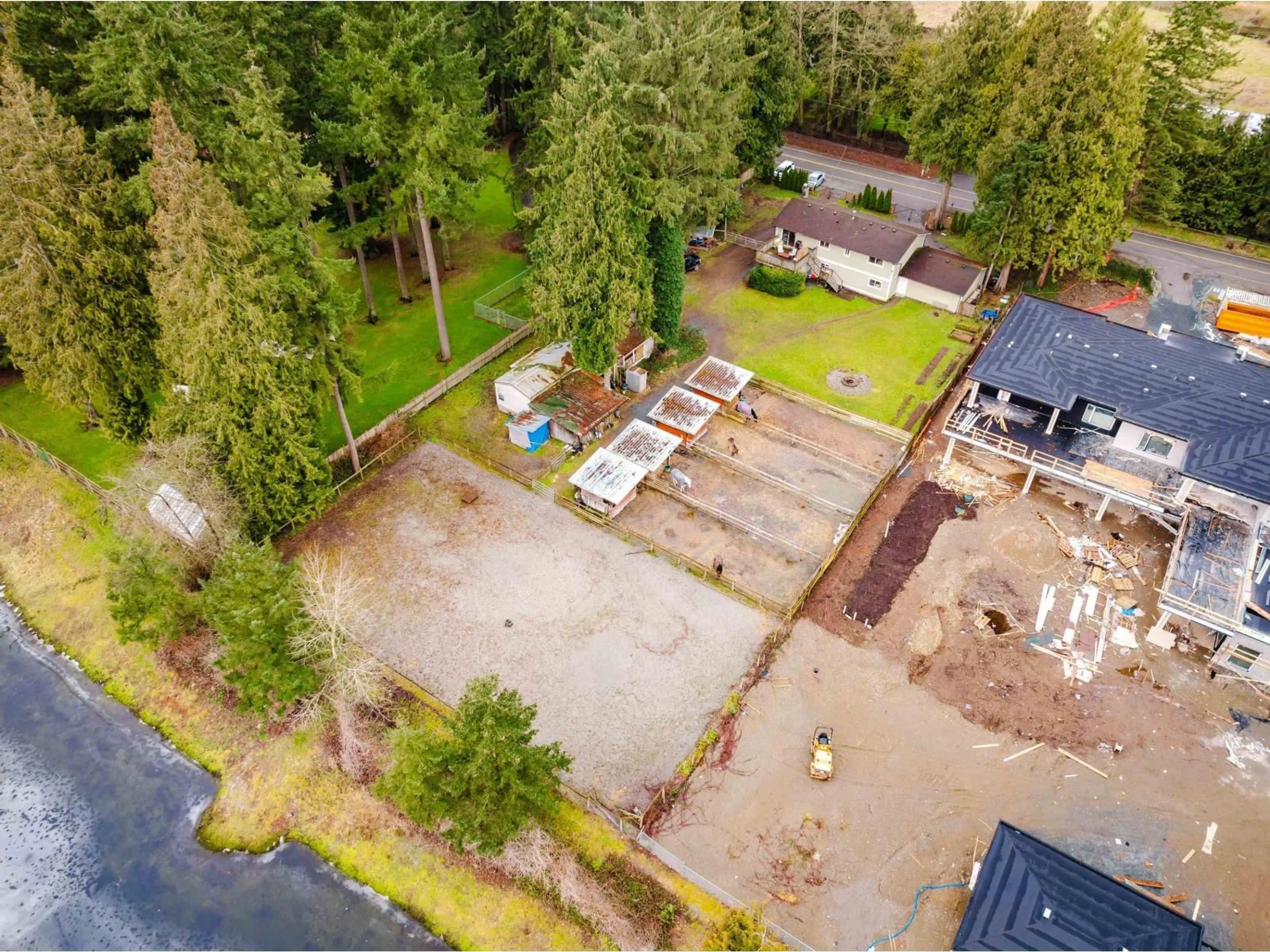 A pic from outside/outdoor area/front of a property/back of a property/a pic from drone, unknown for 1734 196, Langley British Columbia V2Z2G4