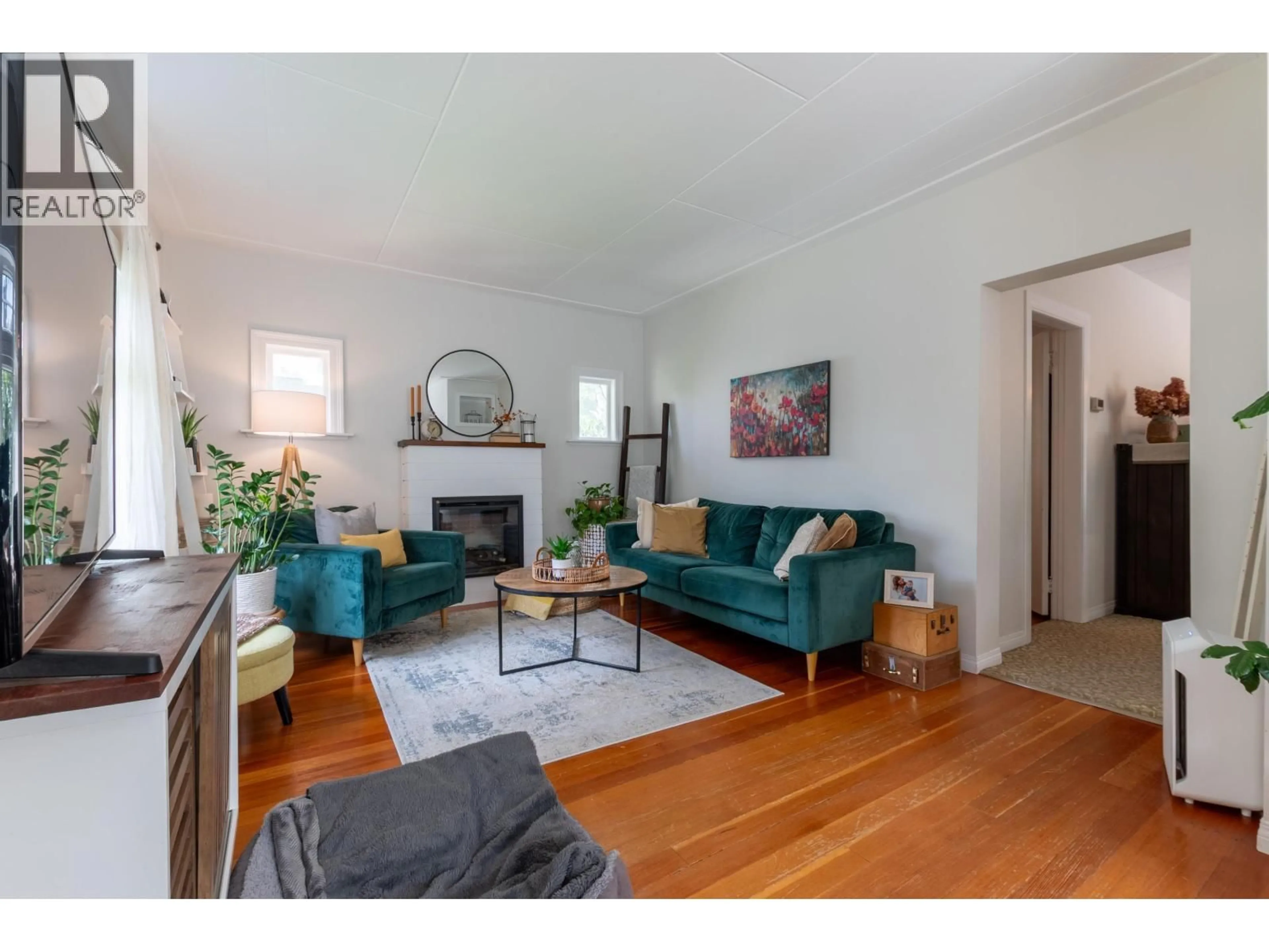 Living room with furniture, unknown for 384 BURDEN STREET, Prince George British Columbia V2M2H3