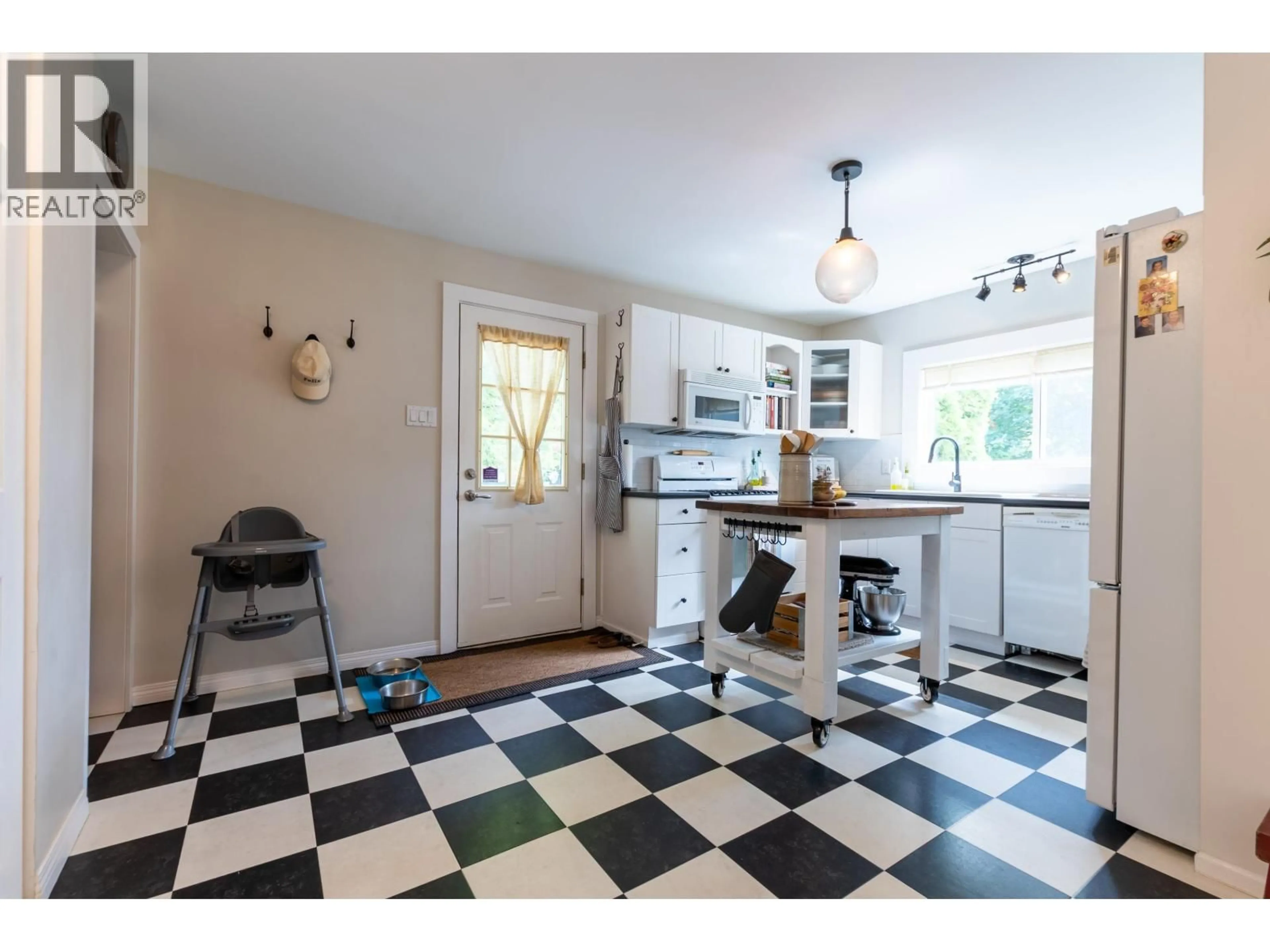 Unknown for 384 BURDEN STREET, Prince George British Columbia V2M2H3