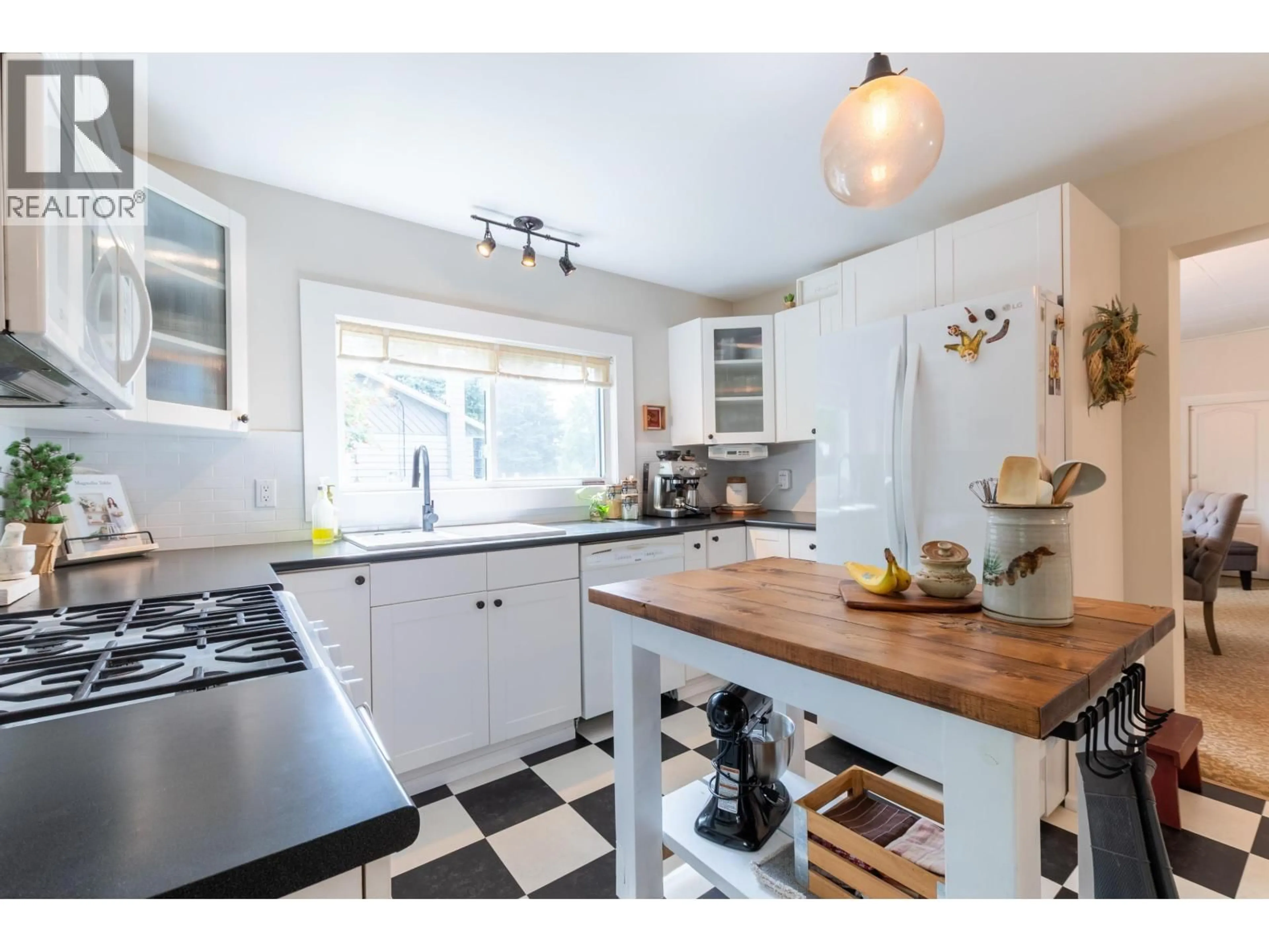 Open concept kitchen, unknown for 384 BURDEN STREET, Prince George British Columbia V2M2H3