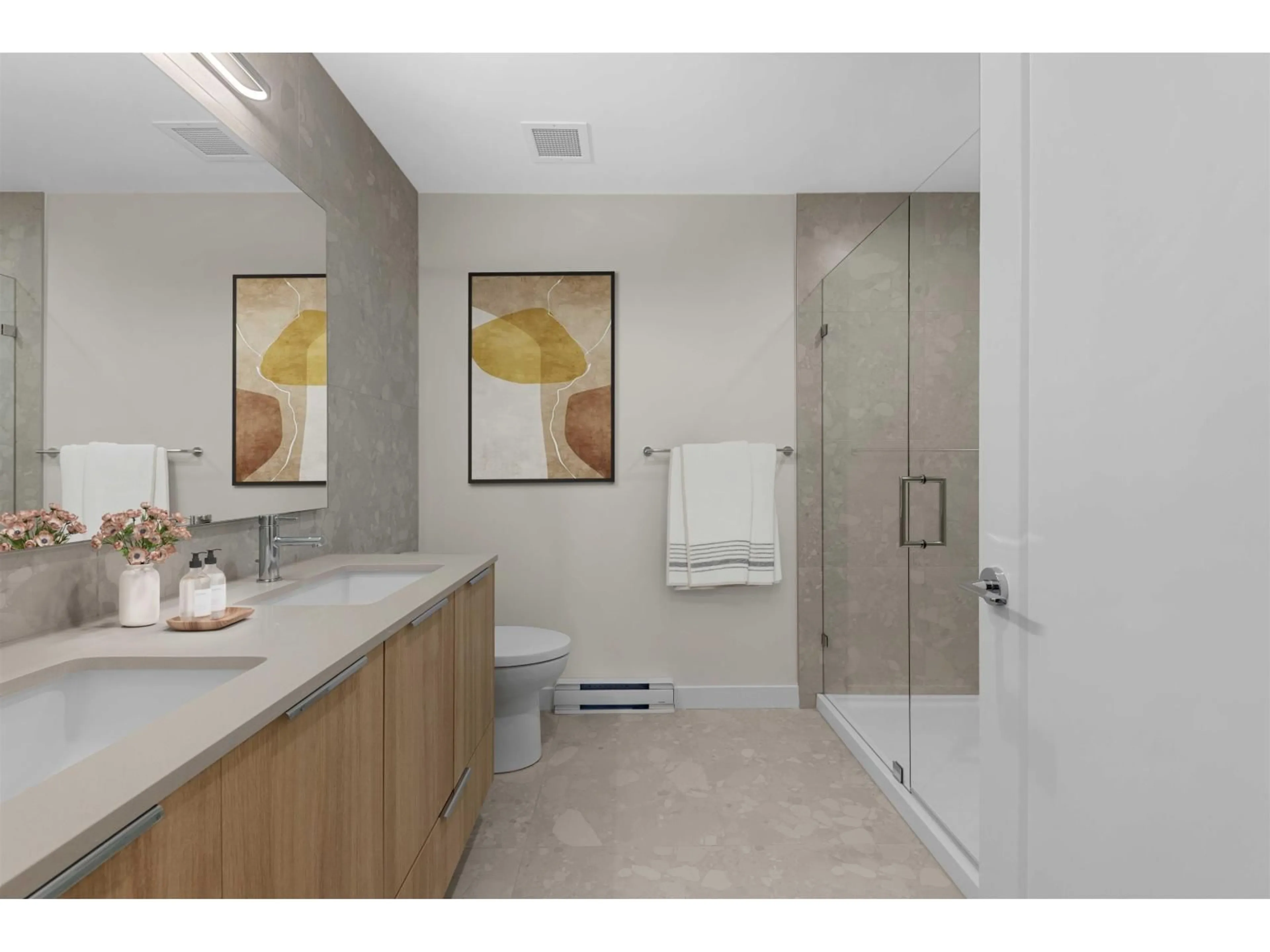 Standard bathroom, ceramic/tile floor for 512 - 20049 82, Langley British Columbia V2Y2A7