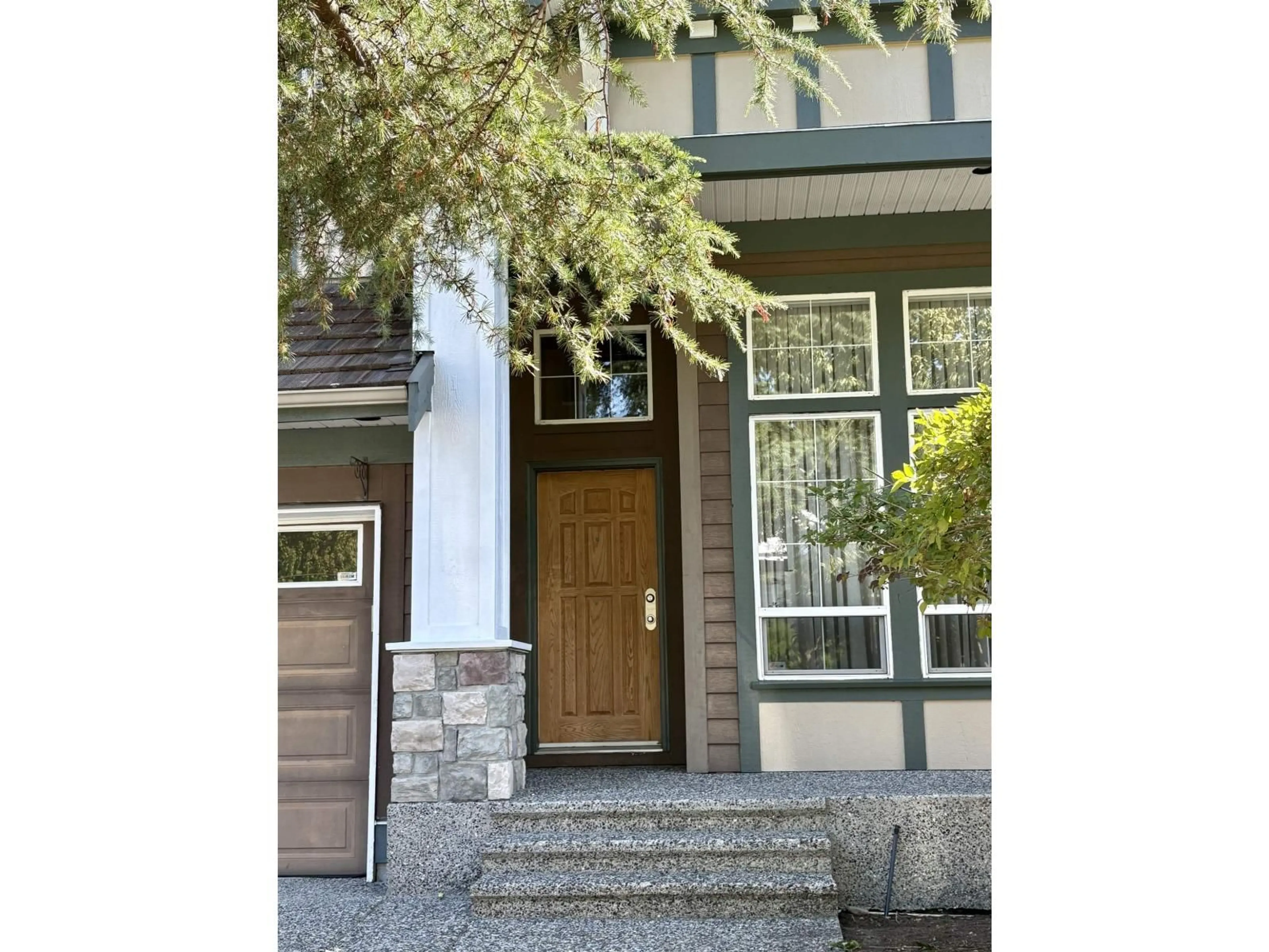 Indoor entryway for 3470 150, Surrey British Columbia V3Z0T5