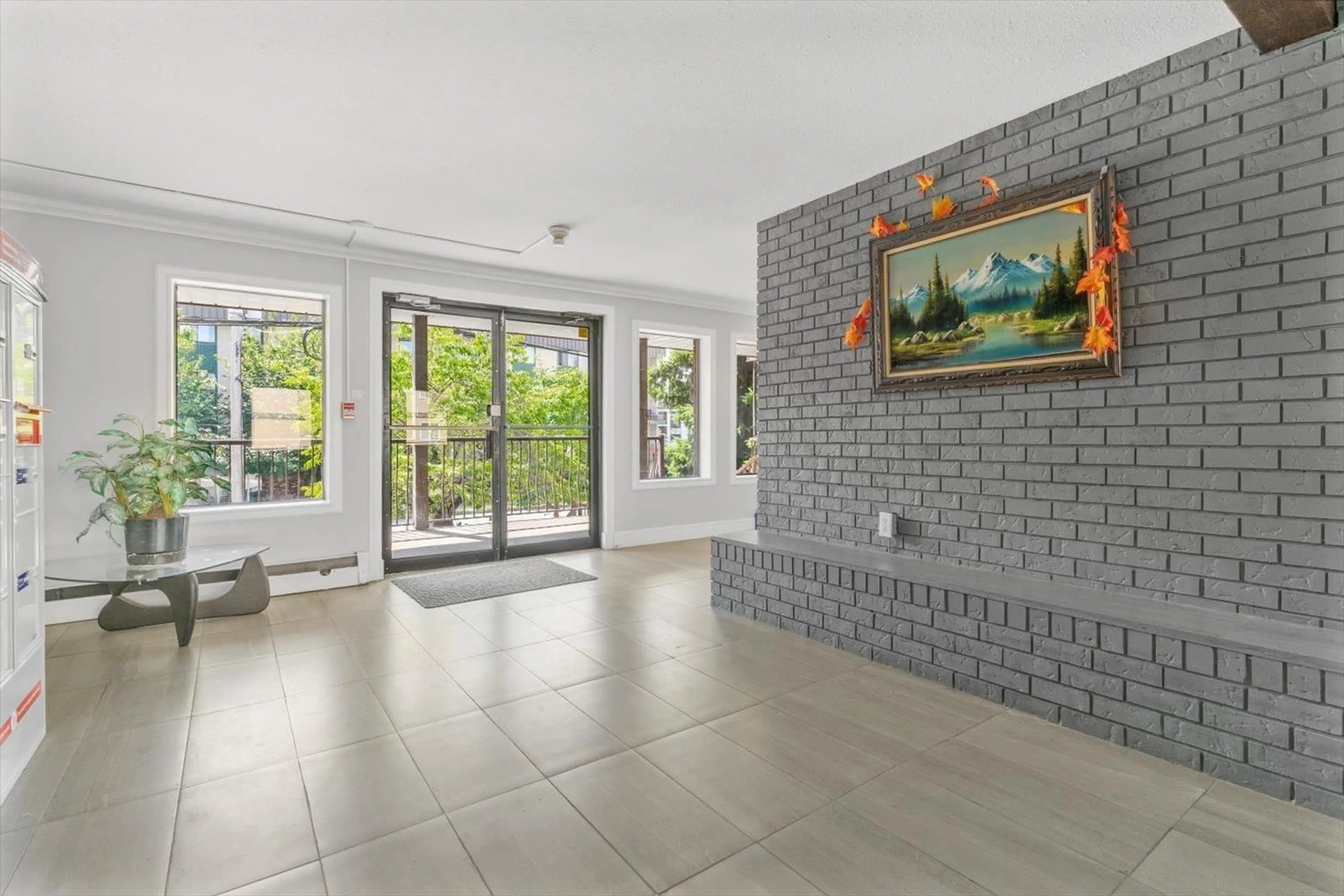 Indoor foyer for 108 - 45749 SPADINA AVENUE, Chilliwack British Columbia V2P1T5