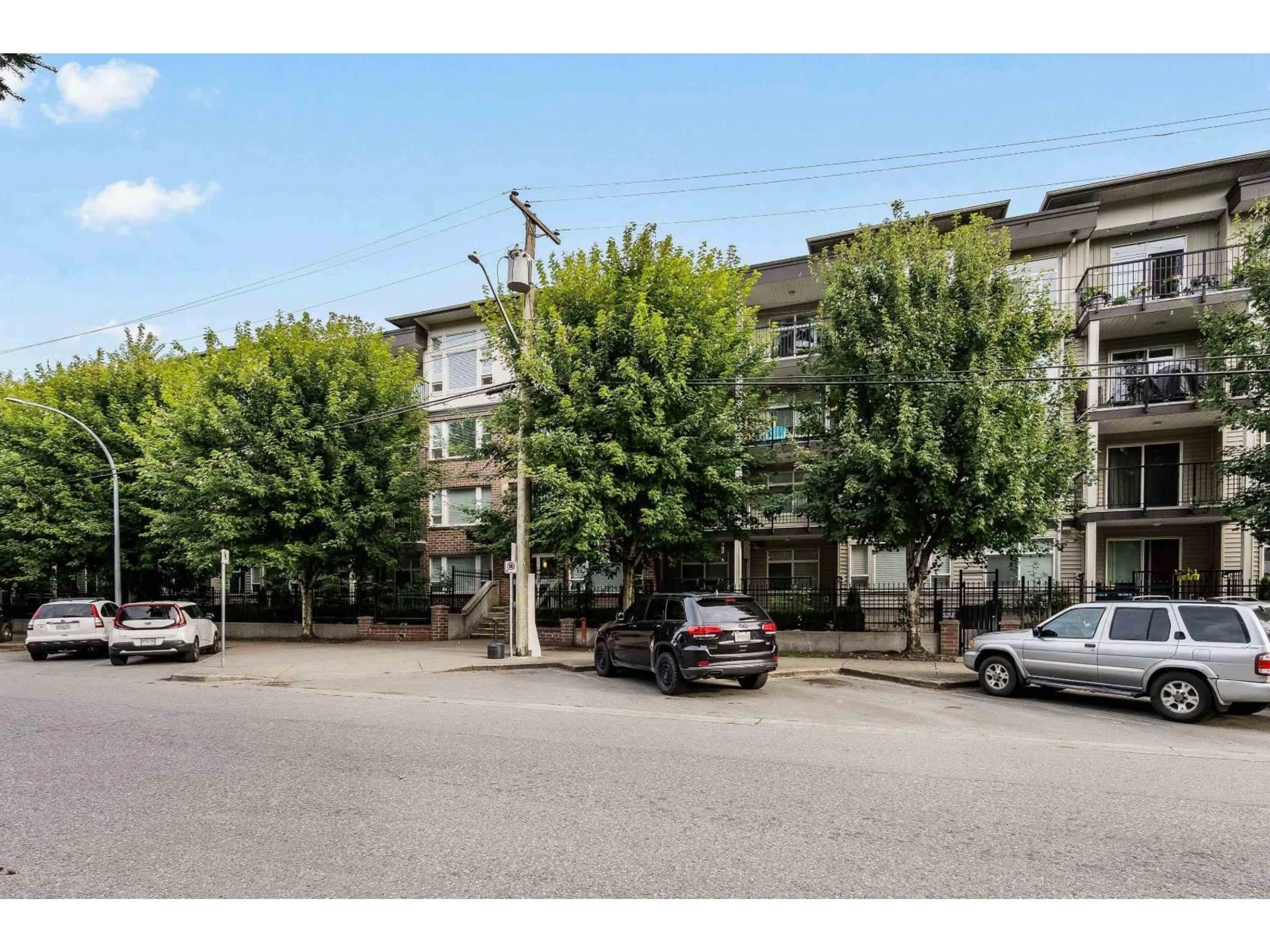 Parking for 302 - 46150 BOLE AVENUE, Chilliwack British Columbia V2P0B7