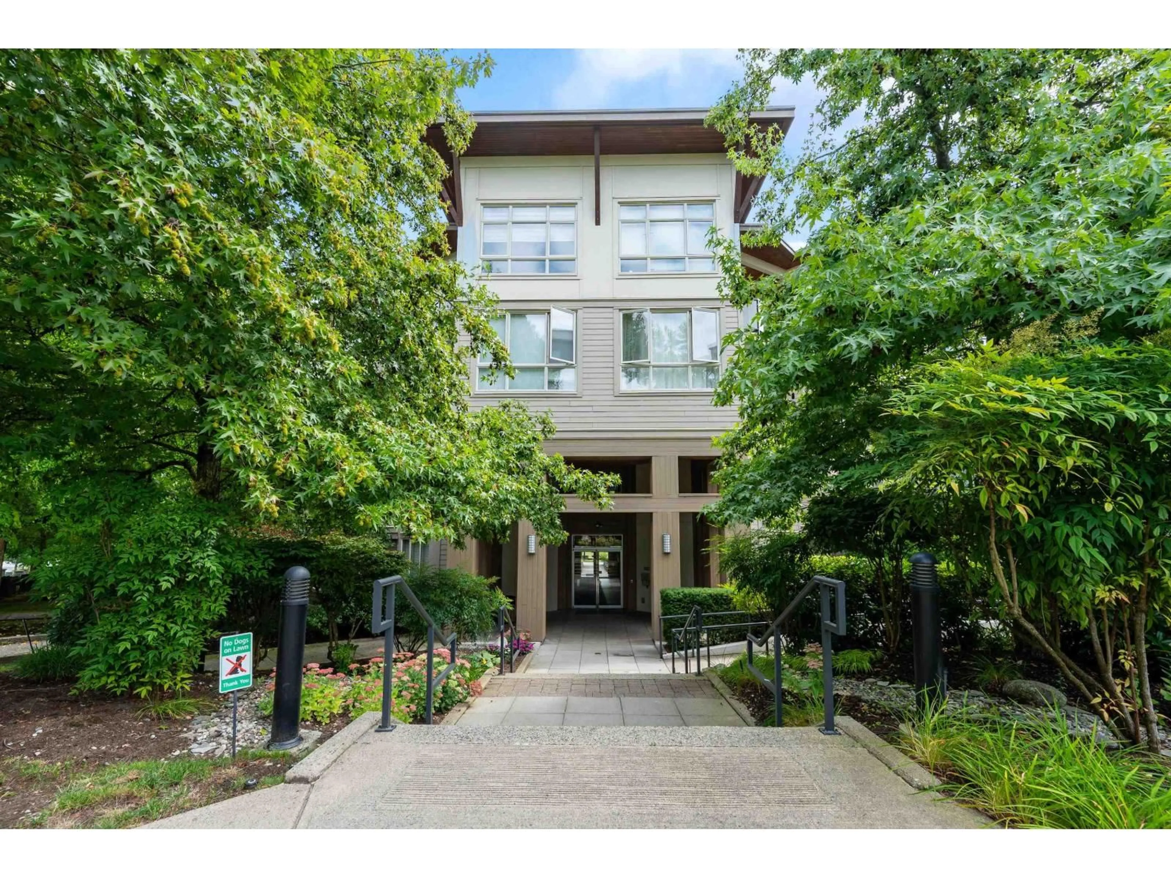 Indoor foyer for 122 - 15918 26, Surrey British Columbia V3Z5K3