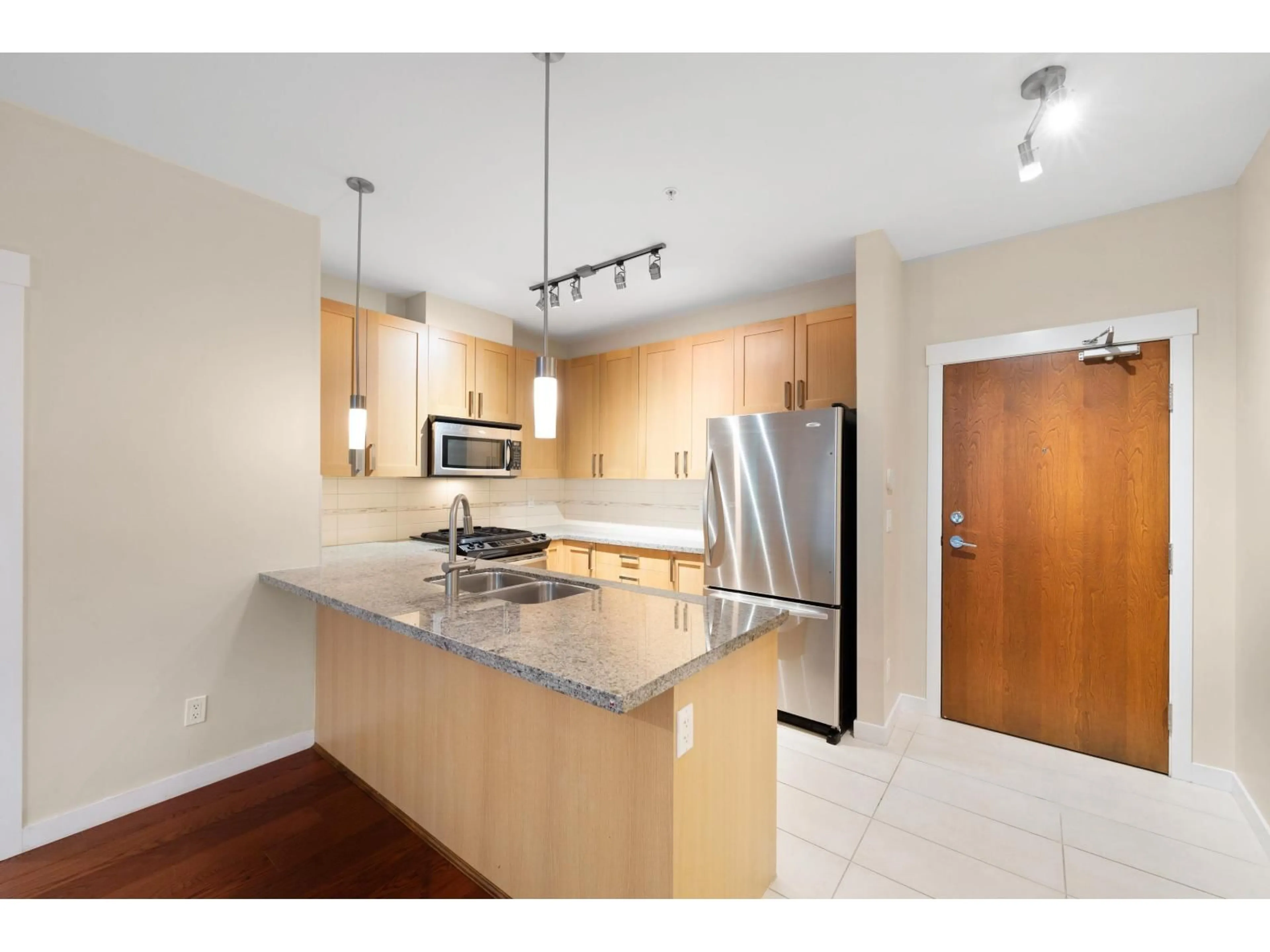 Standard kitchen, unknown for 122 - 15918 26, Surrey British Columbia V3Z5K3