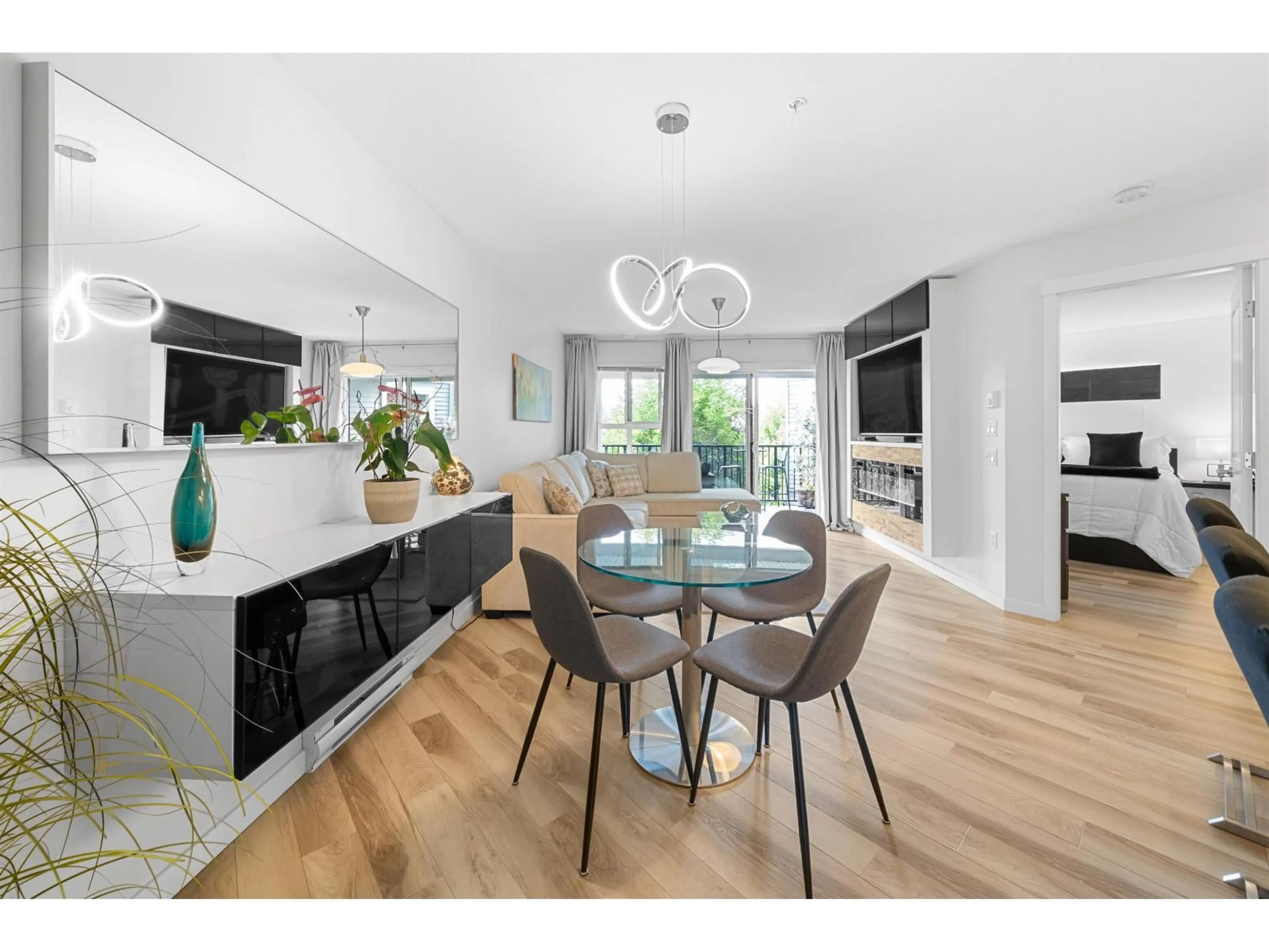 Open concept kitchen, wood/laminate floor for 314 - 3323 151, Surrey British Columbia V3Z0L3
