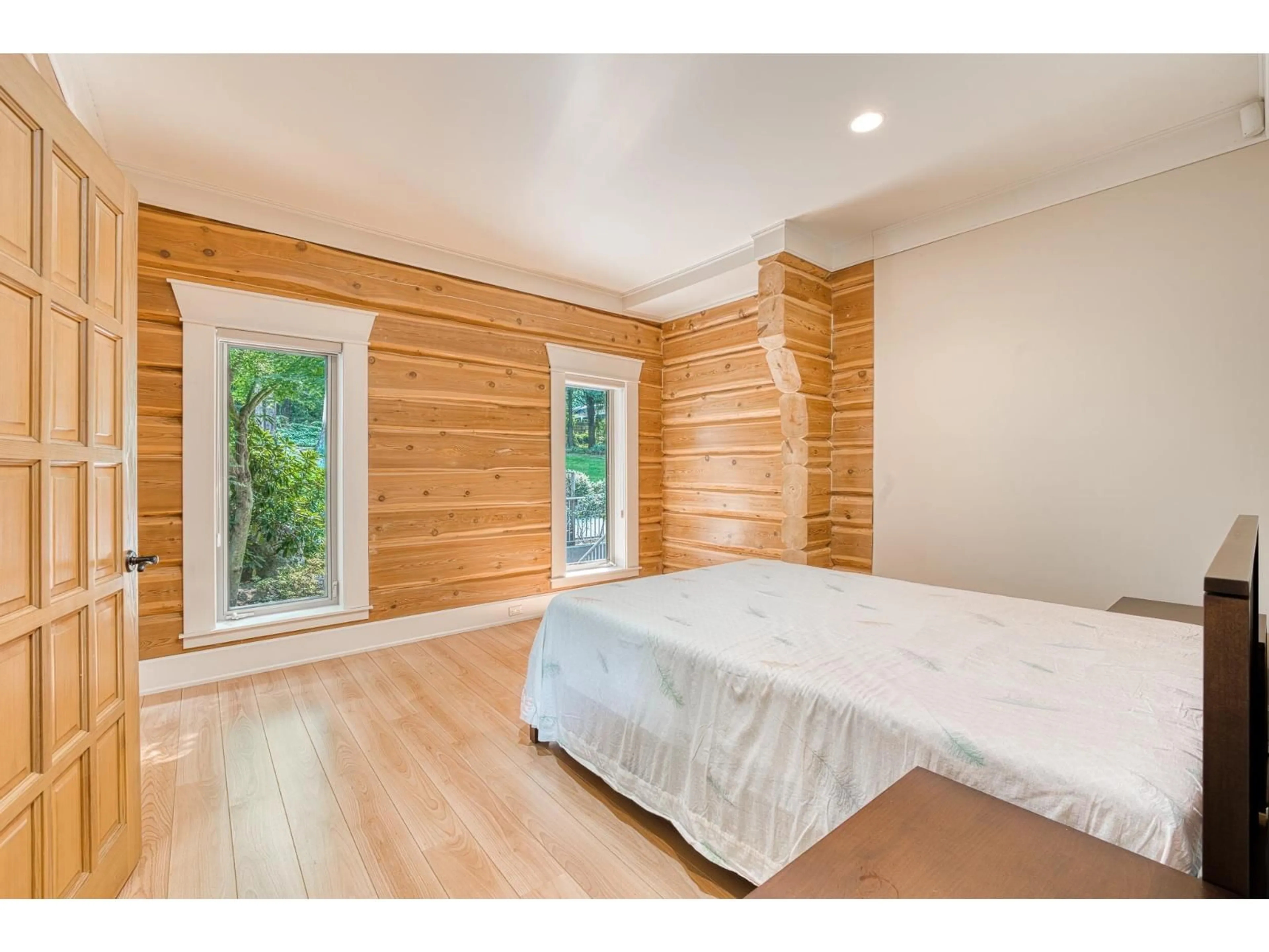 Bedroom with bed, wood/laminate floor for 16354 30B, Surrey British Columbia V3Z0E3