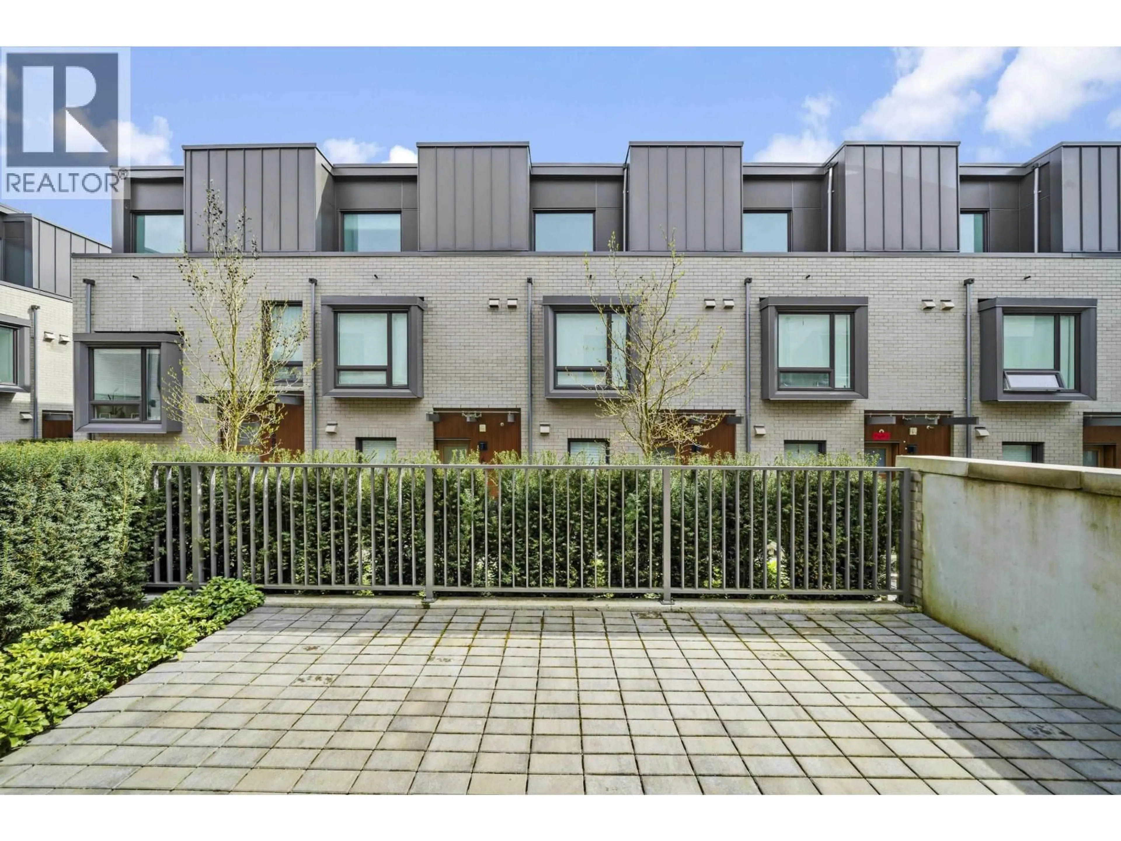 A pic from outside/outdoor area/front of a property/back of a property/a pic from drone, street for 6816 OAK STREET, Vancouver British Columbia V6P0K7