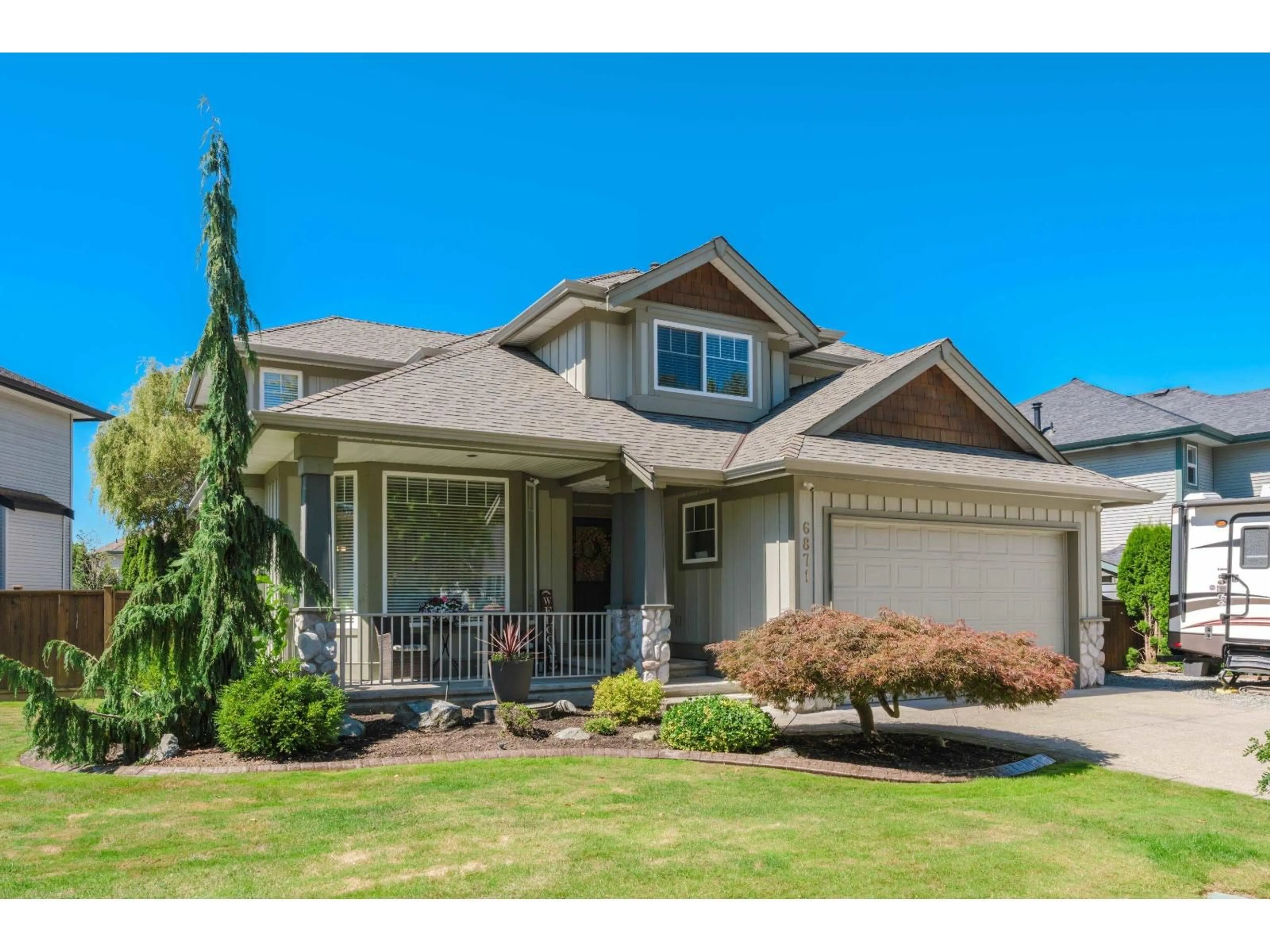 Home with vinyl exterior material, street for 6871 183, Surrey British Columbia V3S9E4