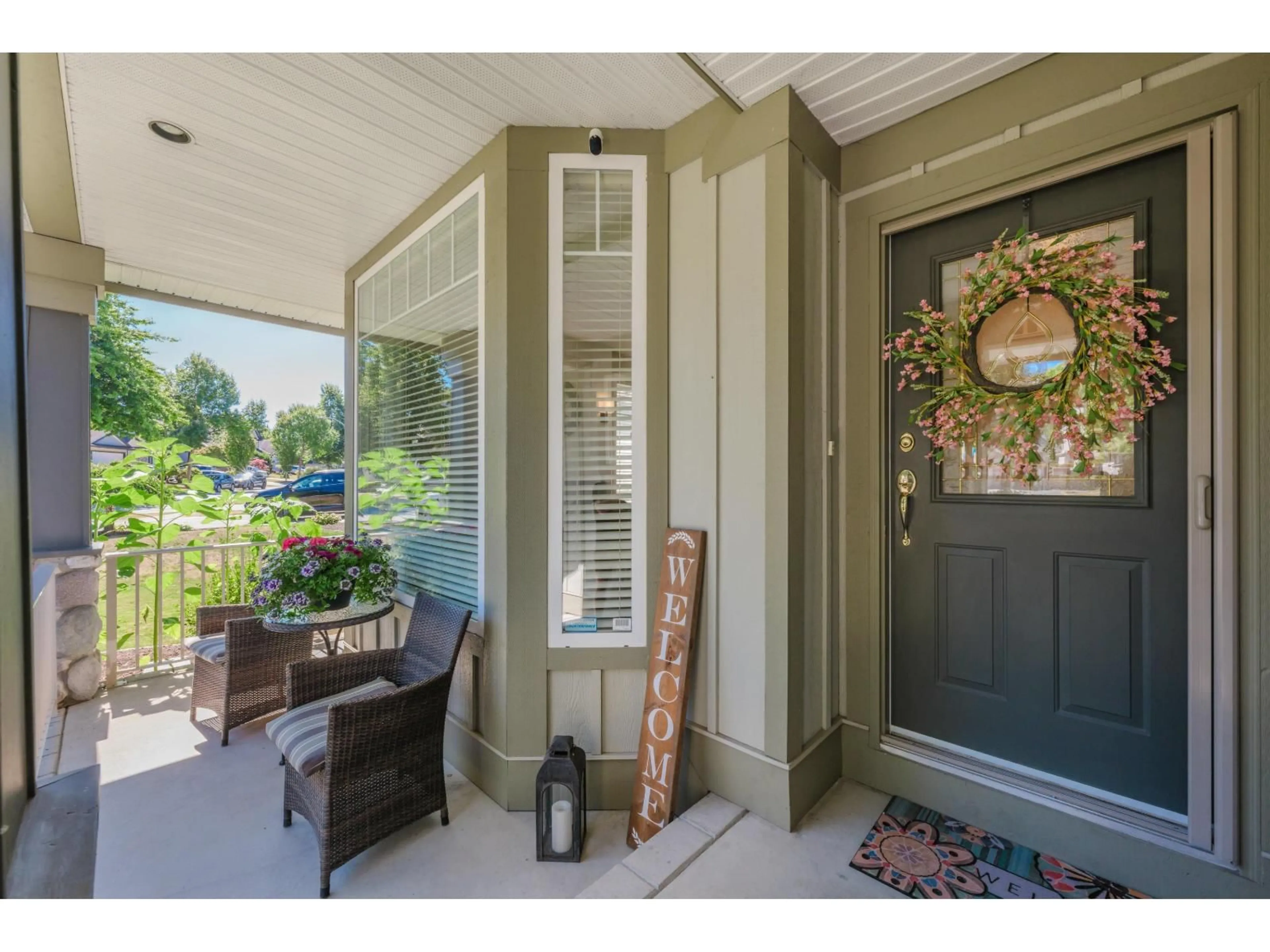 Indoor entryway for 6871 183, Surrey British Columbia V3S9E4