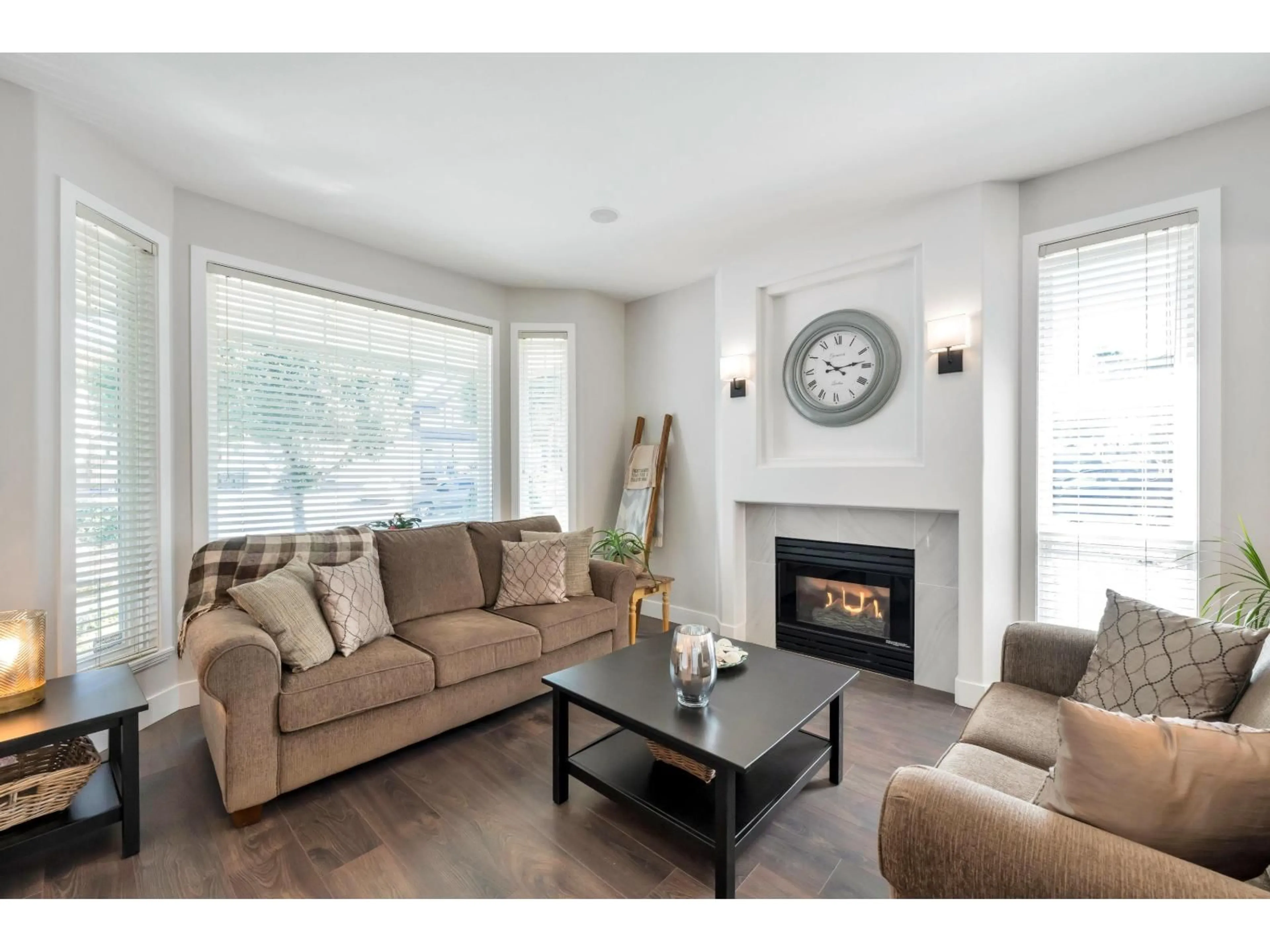 Living room with furniture, wood/laminate floor for 6871 183, Surrey British Columbia V3S9E4