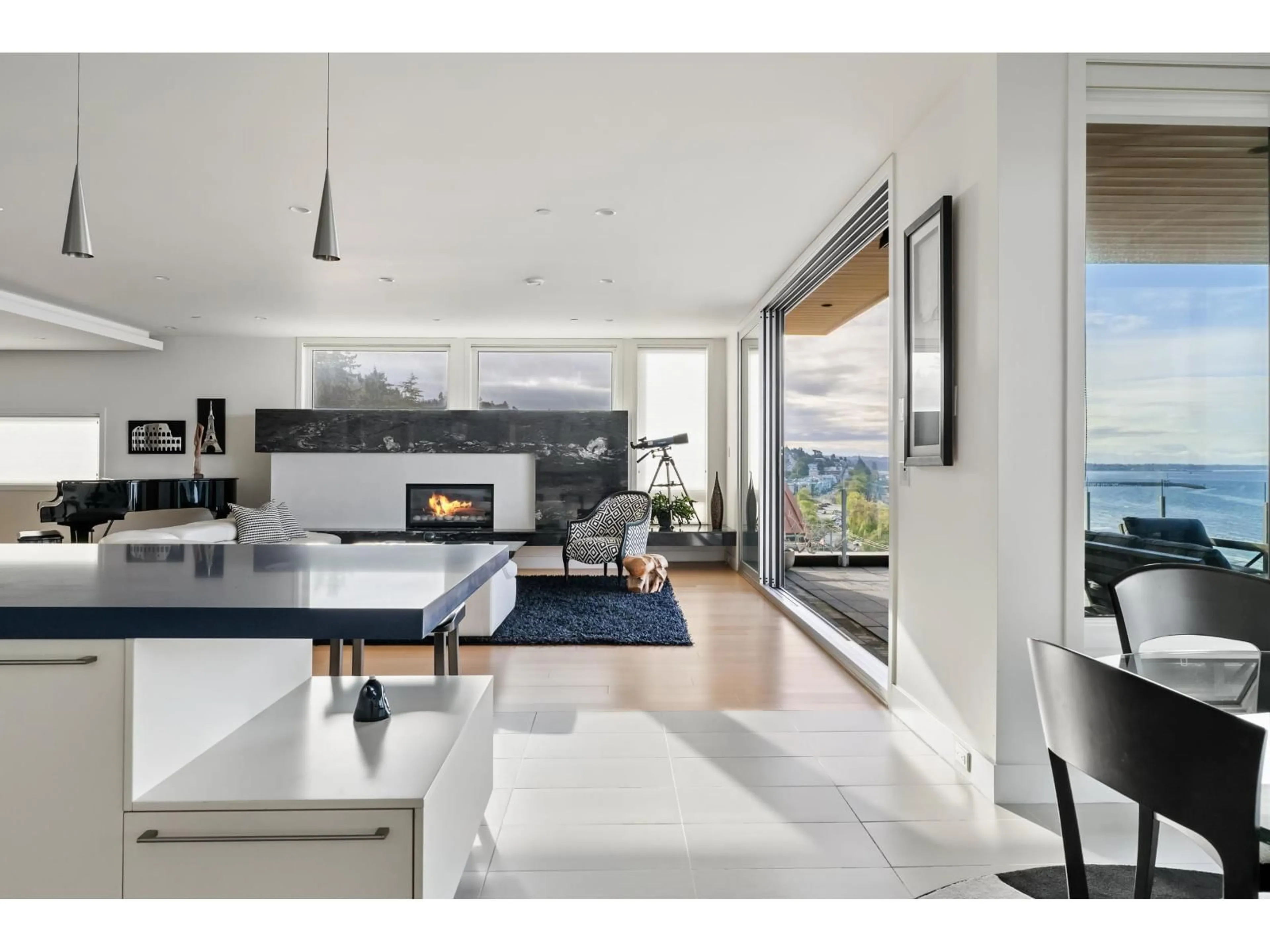 Open concept kitchen, unknown for 14501 MARINE, White Rock British Columbia V4B1B4