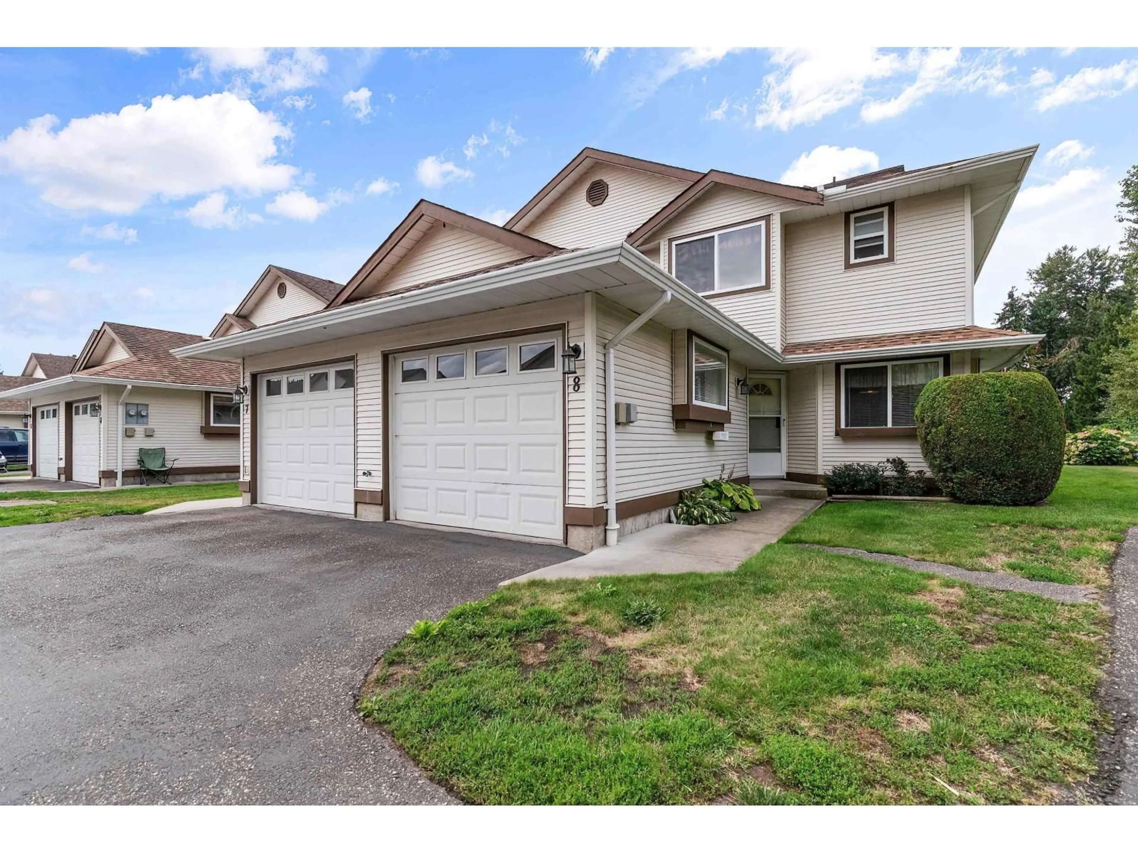 Unknown for 8 - 46349 CESSNA DRIVE, Chilliwack British Columbia V2P1A7