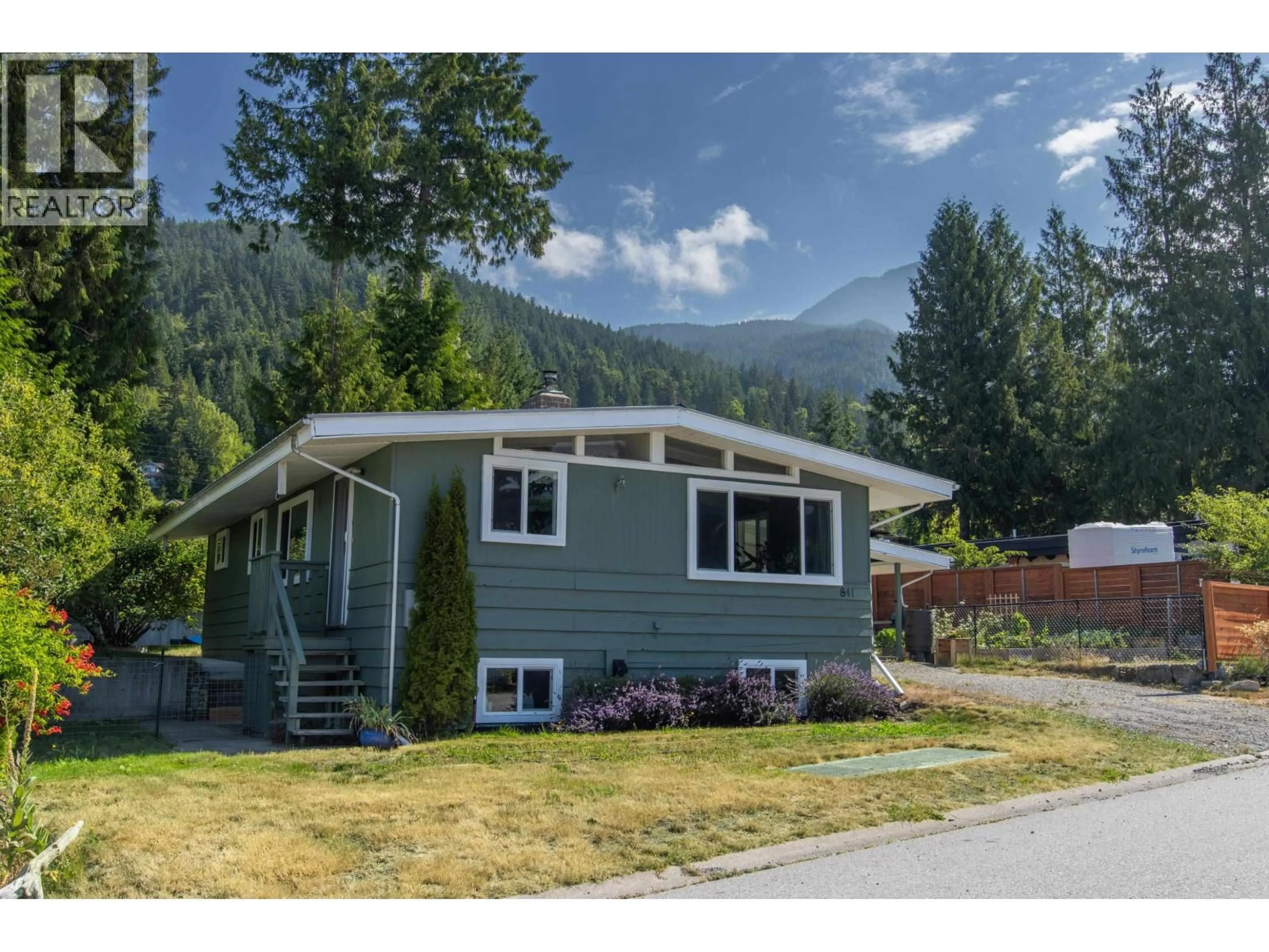 Home with vinyl exterior material, mountain view for 841 UPPER CRESCENT, Britannia Beach British Columbia V8B1J2