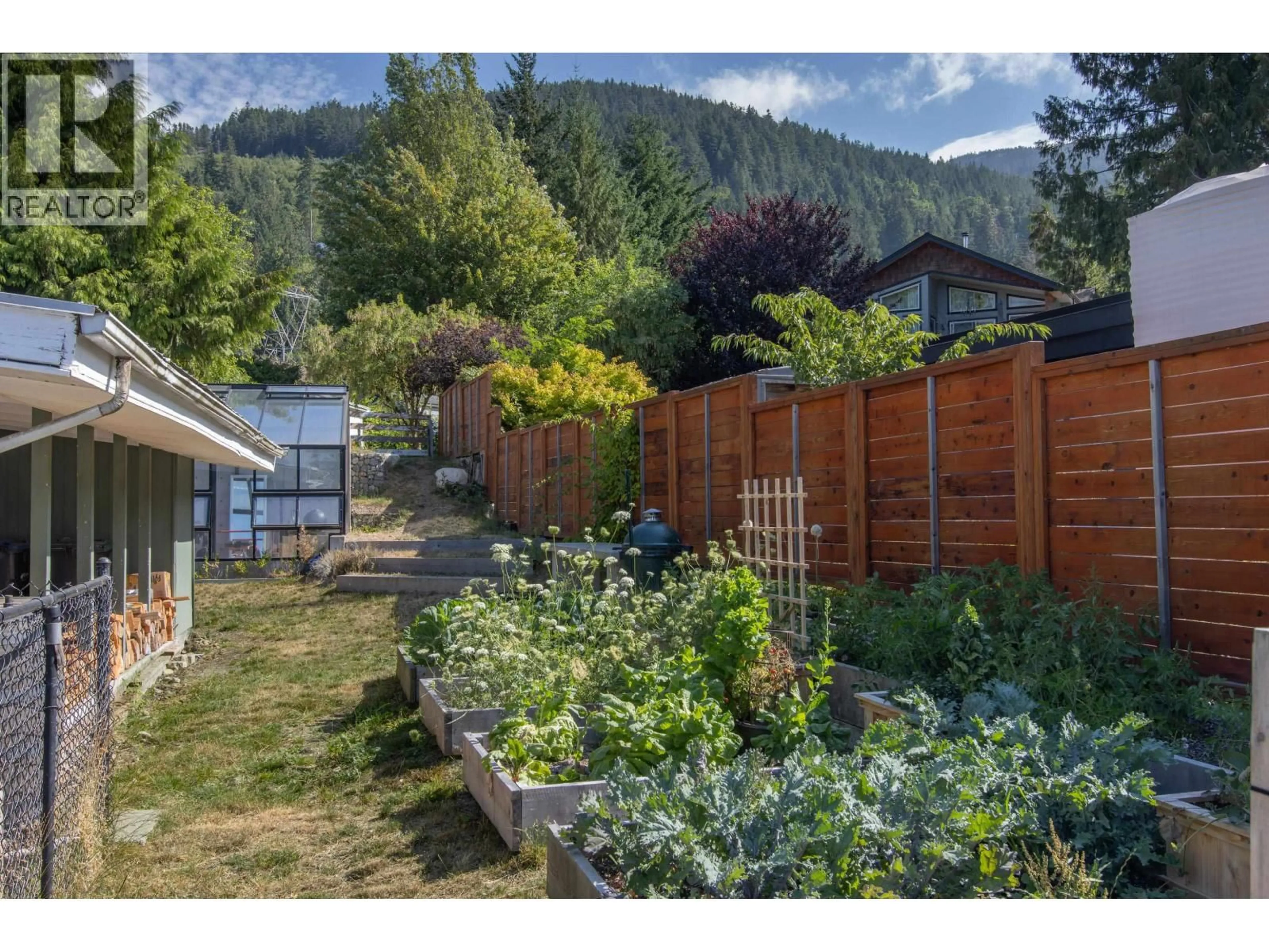 A pic from outside/outdoor area/front of a property/back of a property/a pic from drone, mountain view for 841 UPPER CRESCENT, Britannia Beach British Columbia V8B1J2