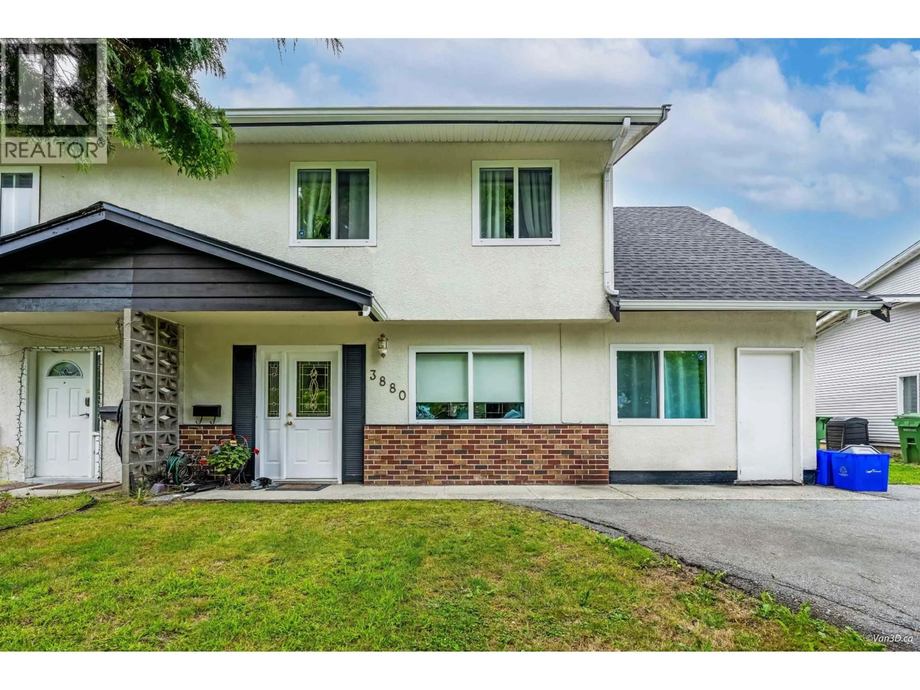 Home with vinyl exterior material, street for 3880 BLUNDELL ROAD, Richmond British Columbia V7C1G4
