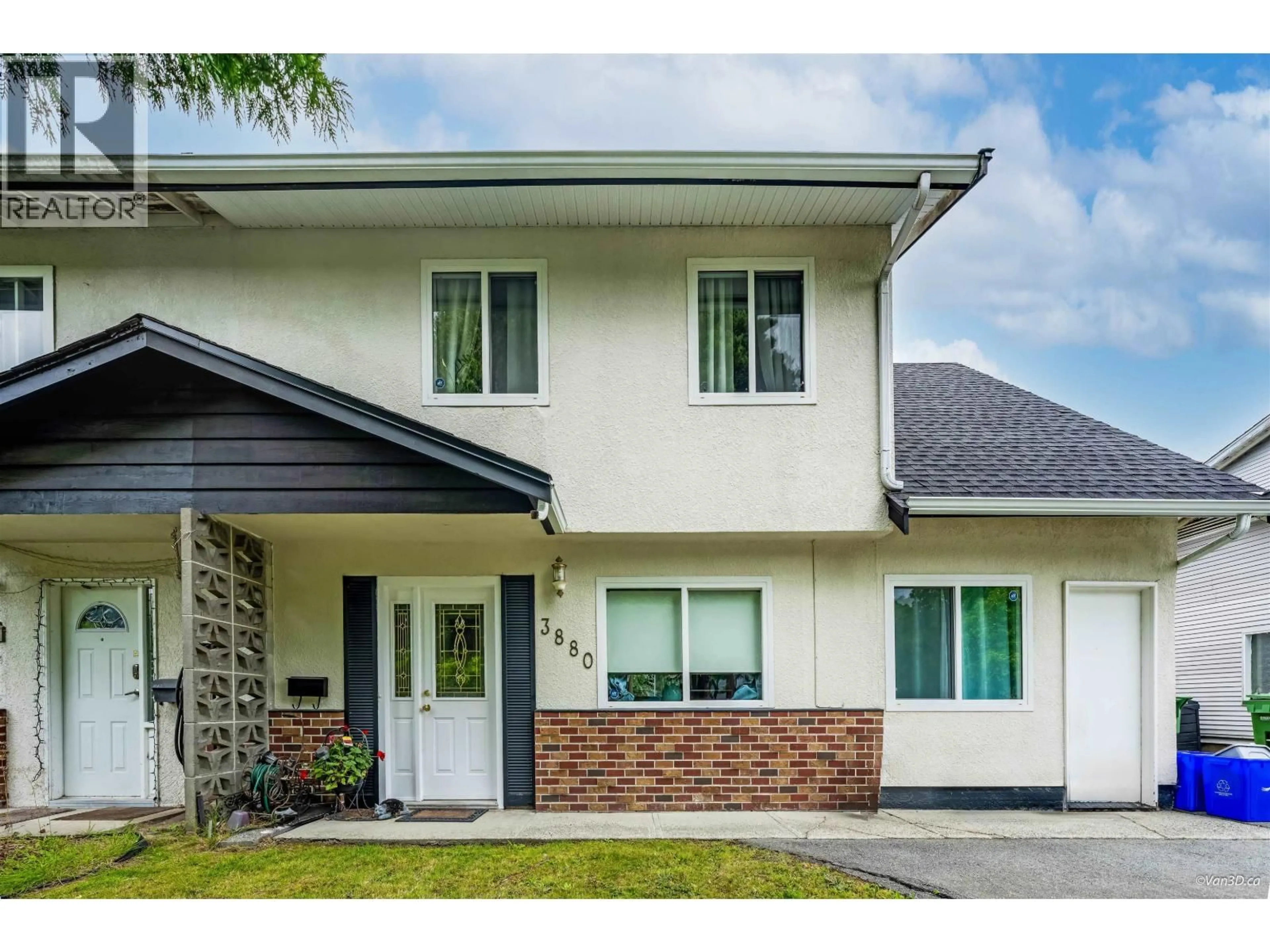 Home with vinyl exterior material, street for 3880 BLUNDELL ROAD, Richmond British Columbia V7C1G4