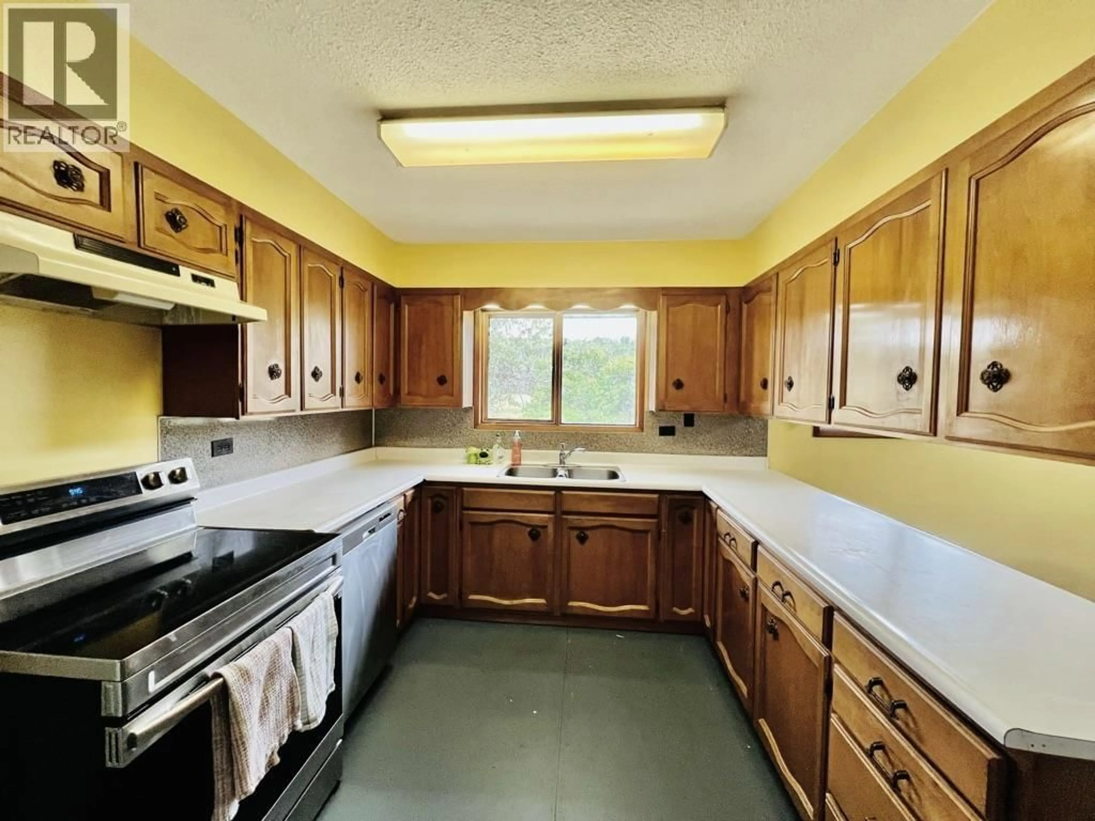 Standard kitchen, unknown for 9357 16 HIGHWAY, Telkwa British Columbia V0J2X0