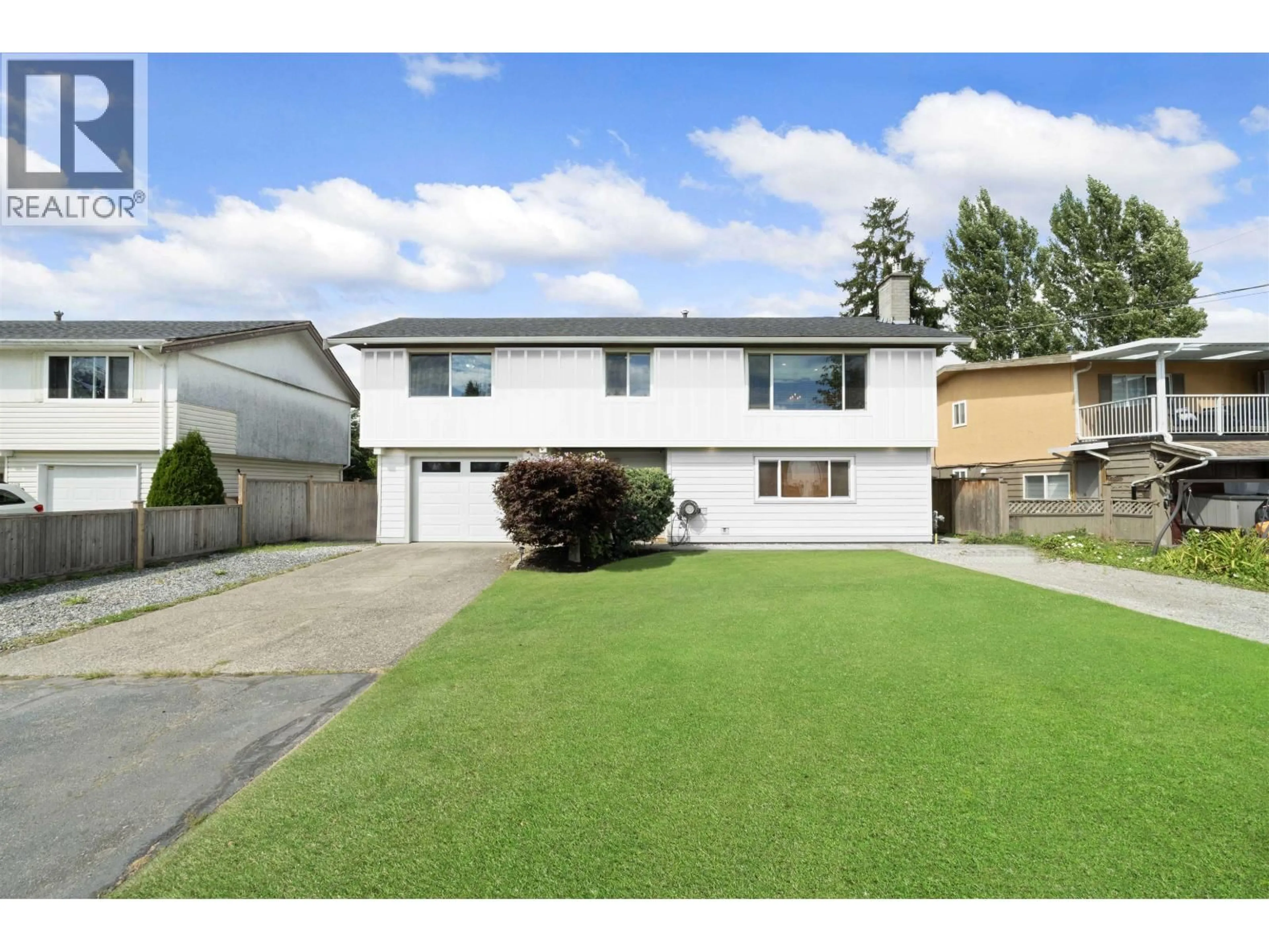 A pic from outside/outdoor area/front of a property/back of a property/a pic from drone, street for 5521 MAPLE CRESCENT, Delta British Columbia V4K1G3