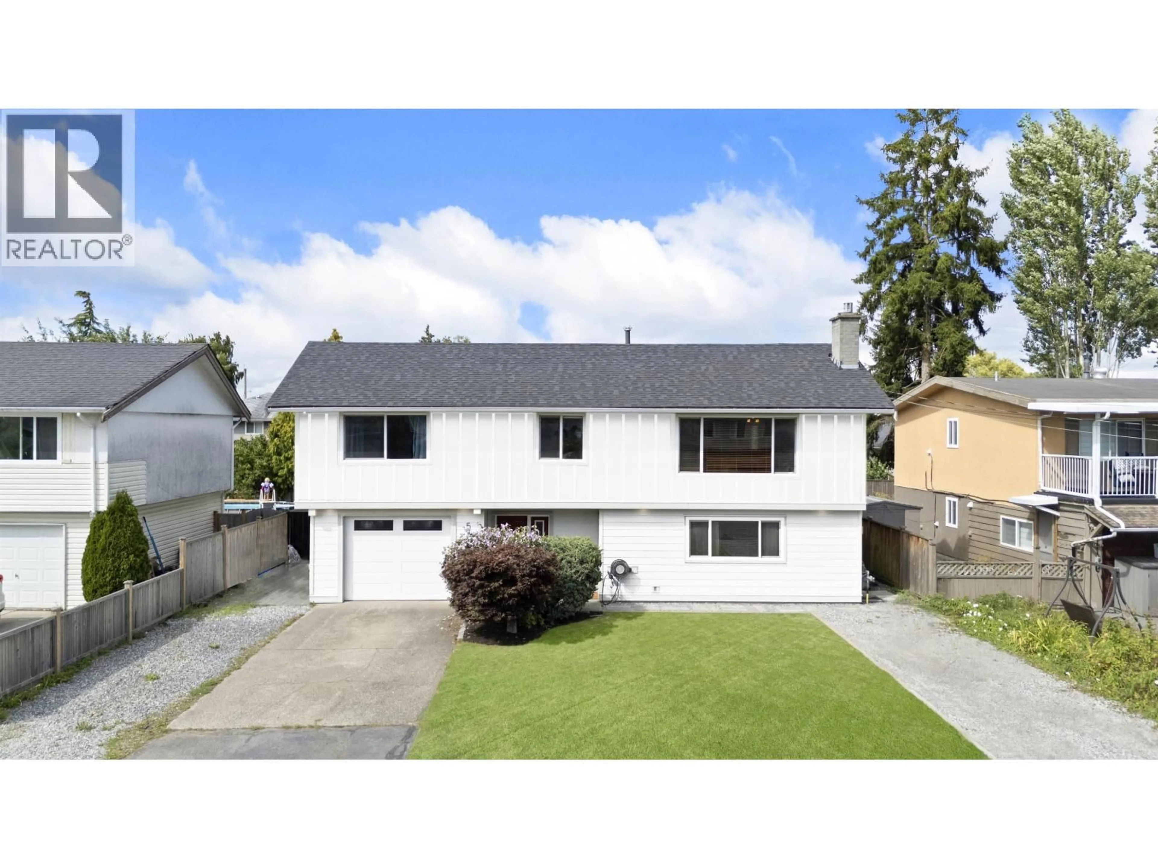 A pic from outside/outdoor area/front of a property/back of a property/a pic from drone, street for 5521 MAPLE CRESCENT, Delta British Columbia V4K1G3
