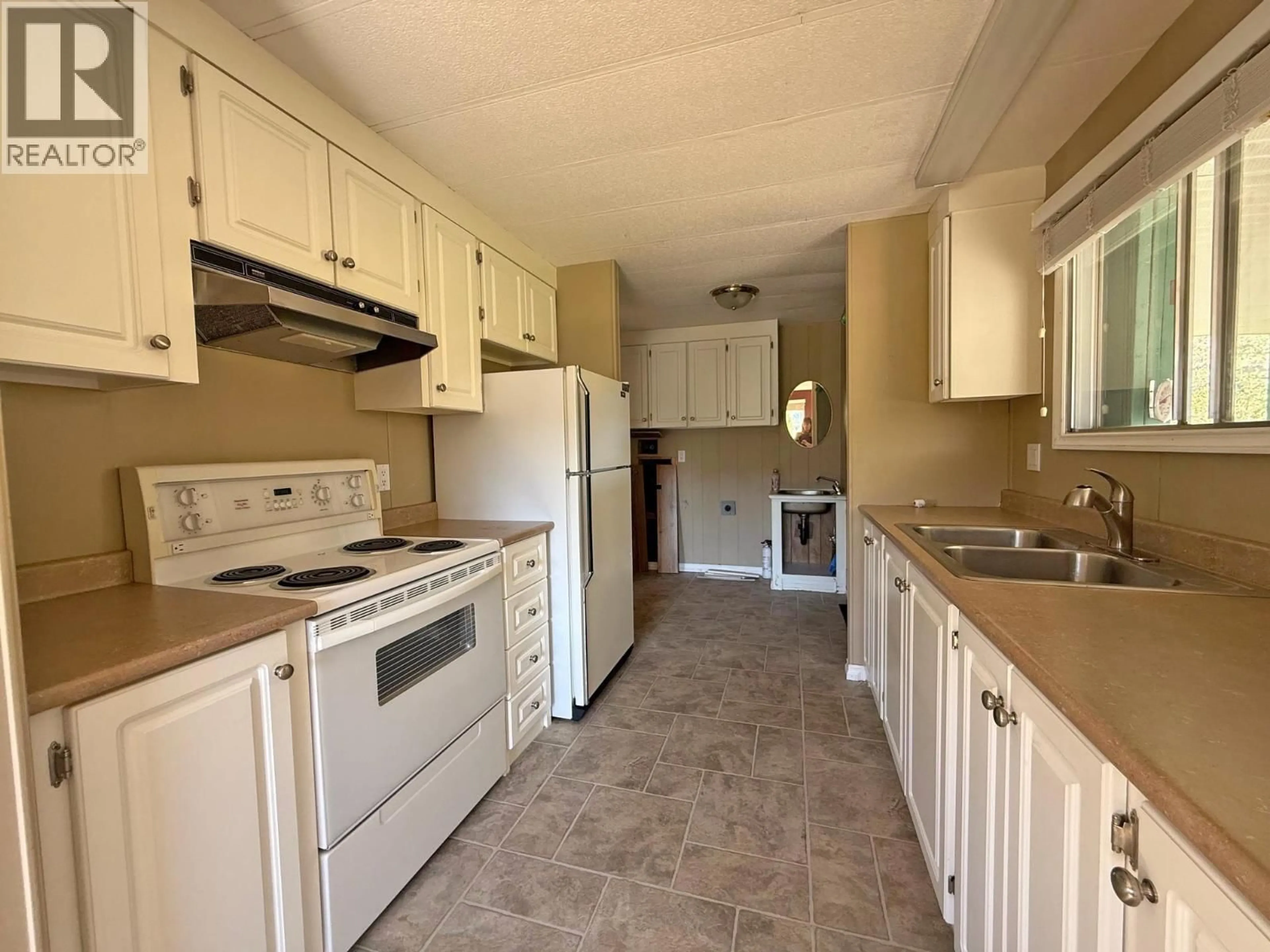 Standard kitchen, ceramic/tile floor for 20 - 1700 BROADWAY AVENUE, Williams Lake British Columbia V2G2W5