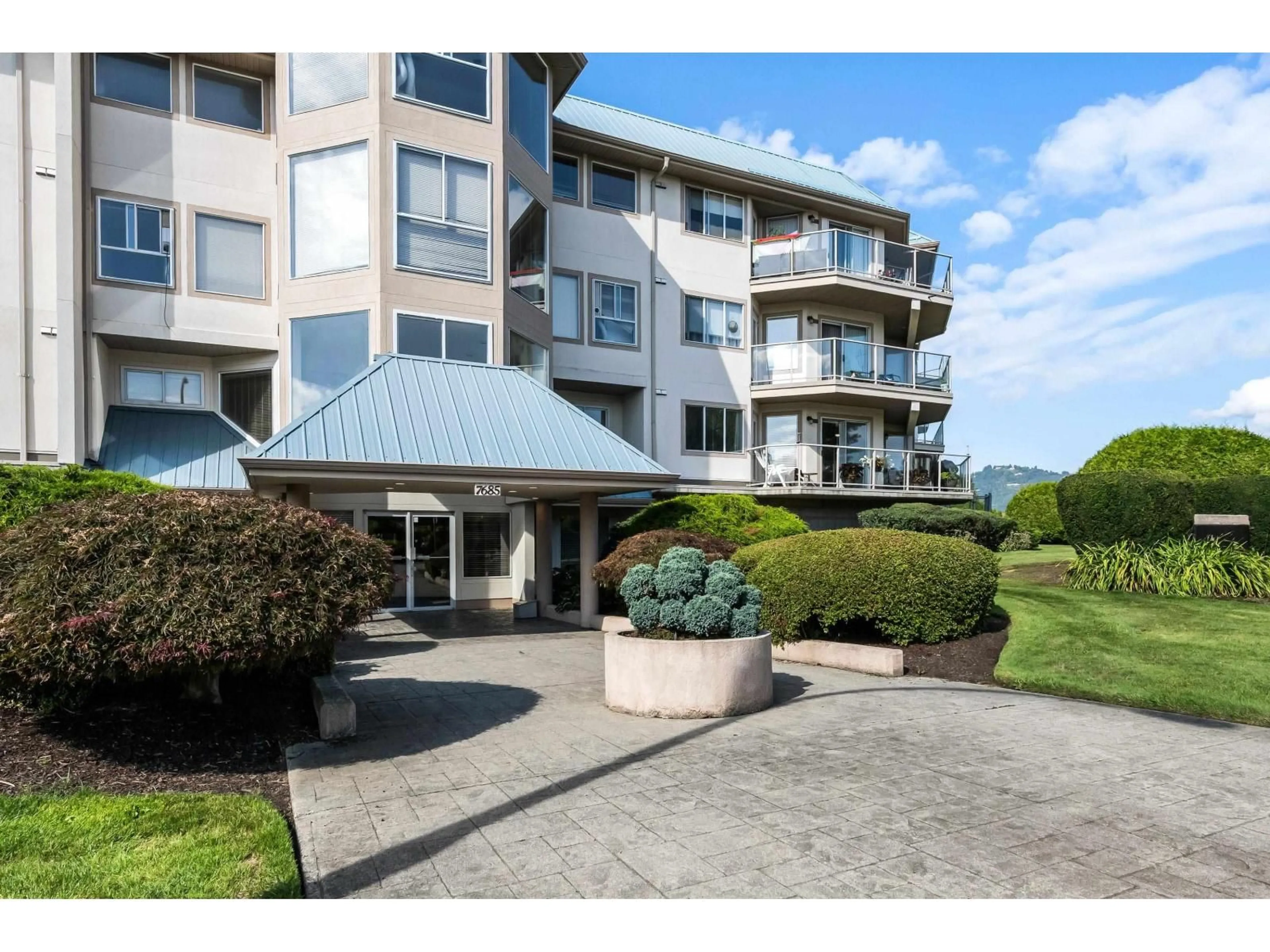 Patio, water/lake/river/ocean view for 204 - 7685 AMBER DRIVE, Chilliwack British Columbia V2R3P3