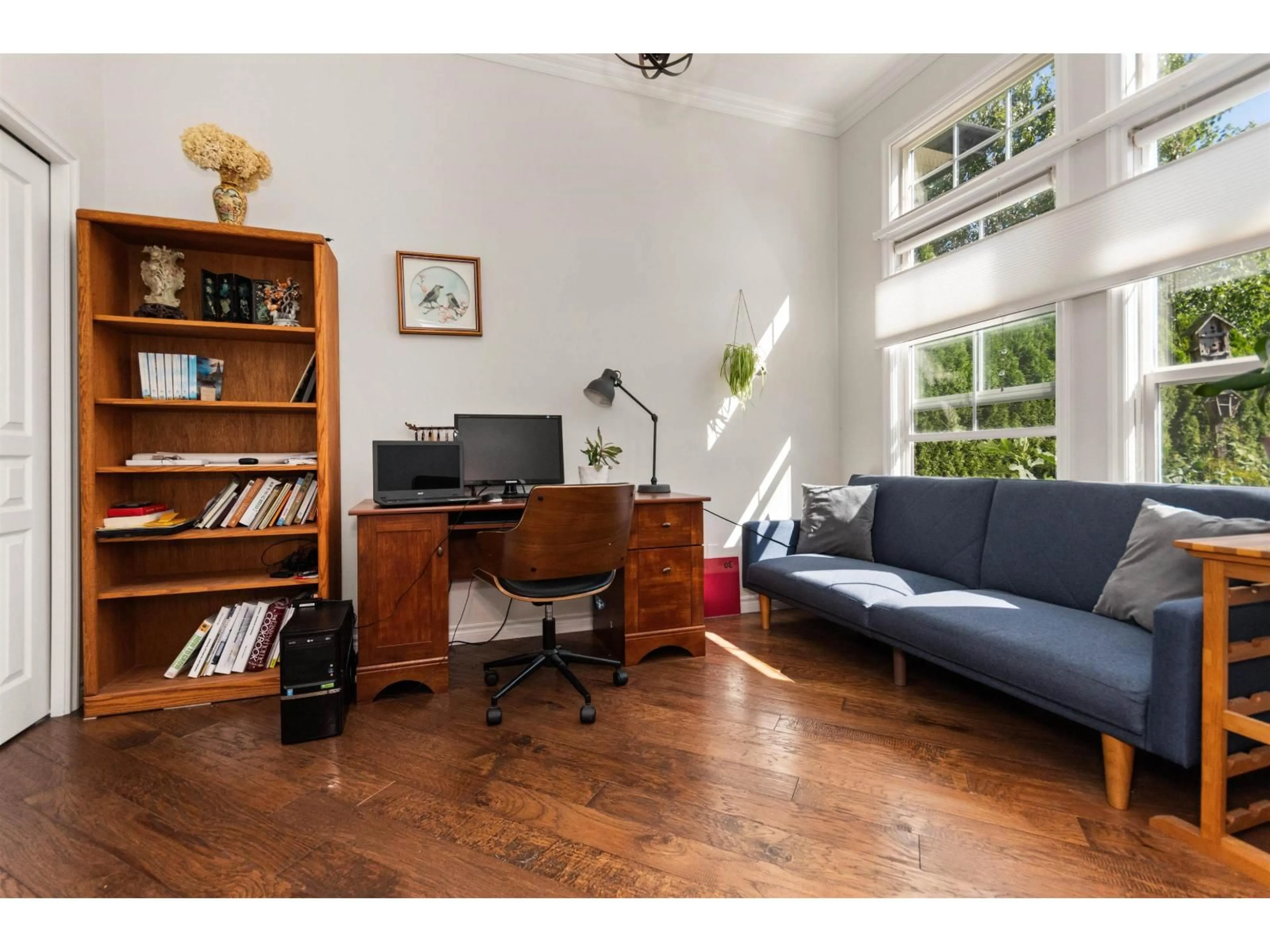 Living room with furniture, wood/laminate floor for 46282 VALLEYVIEW ROAD, Chilliwack British Columbia V2R5P7