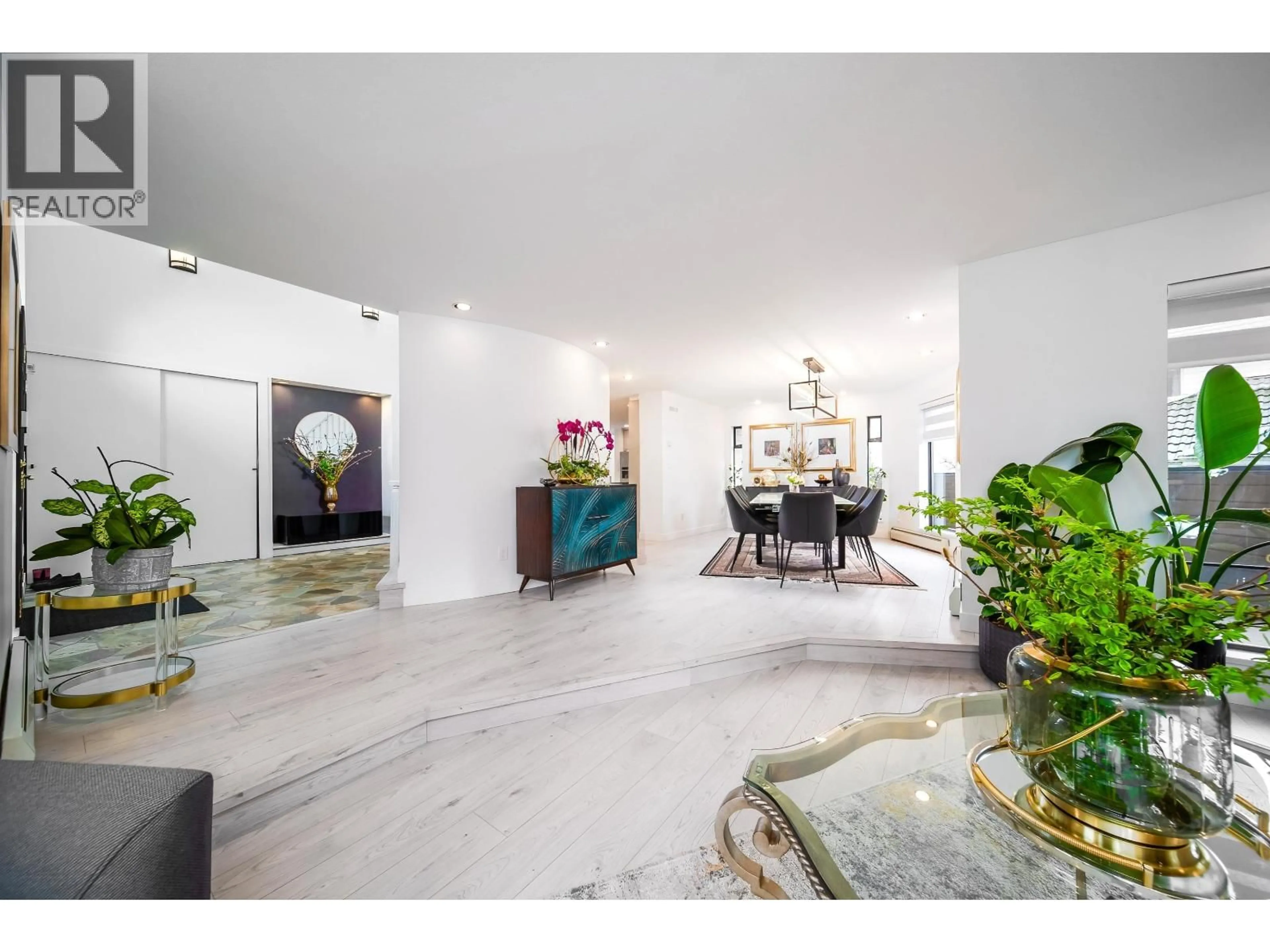 Indoor foyer for 1280 MARSDEN COURT, Burnaby British Columbia V5A3N3