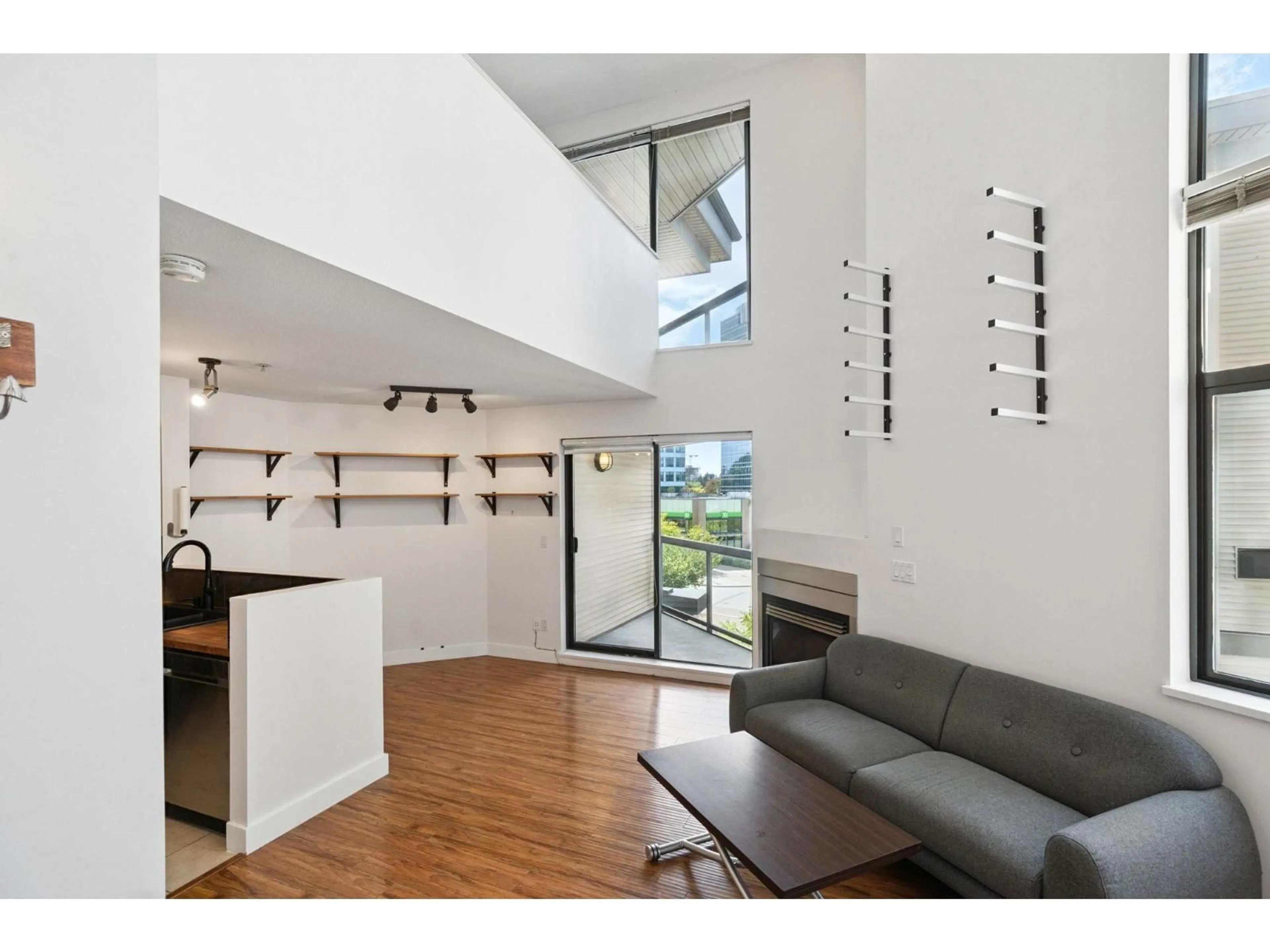 Unknown for 415 - 10866 CITY, Surrey British Columbia V3T5W9
